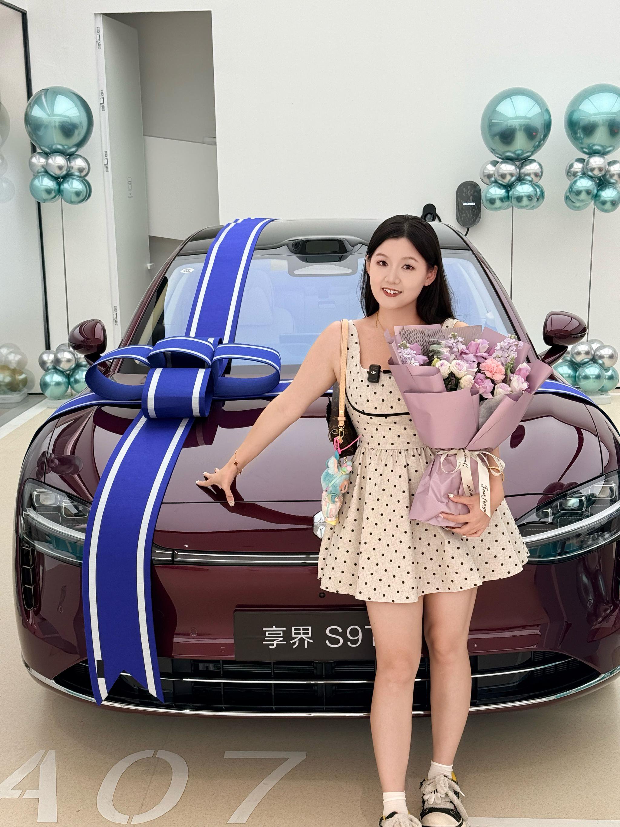 车主提车享界S9T，妻子称赞乘坐体验