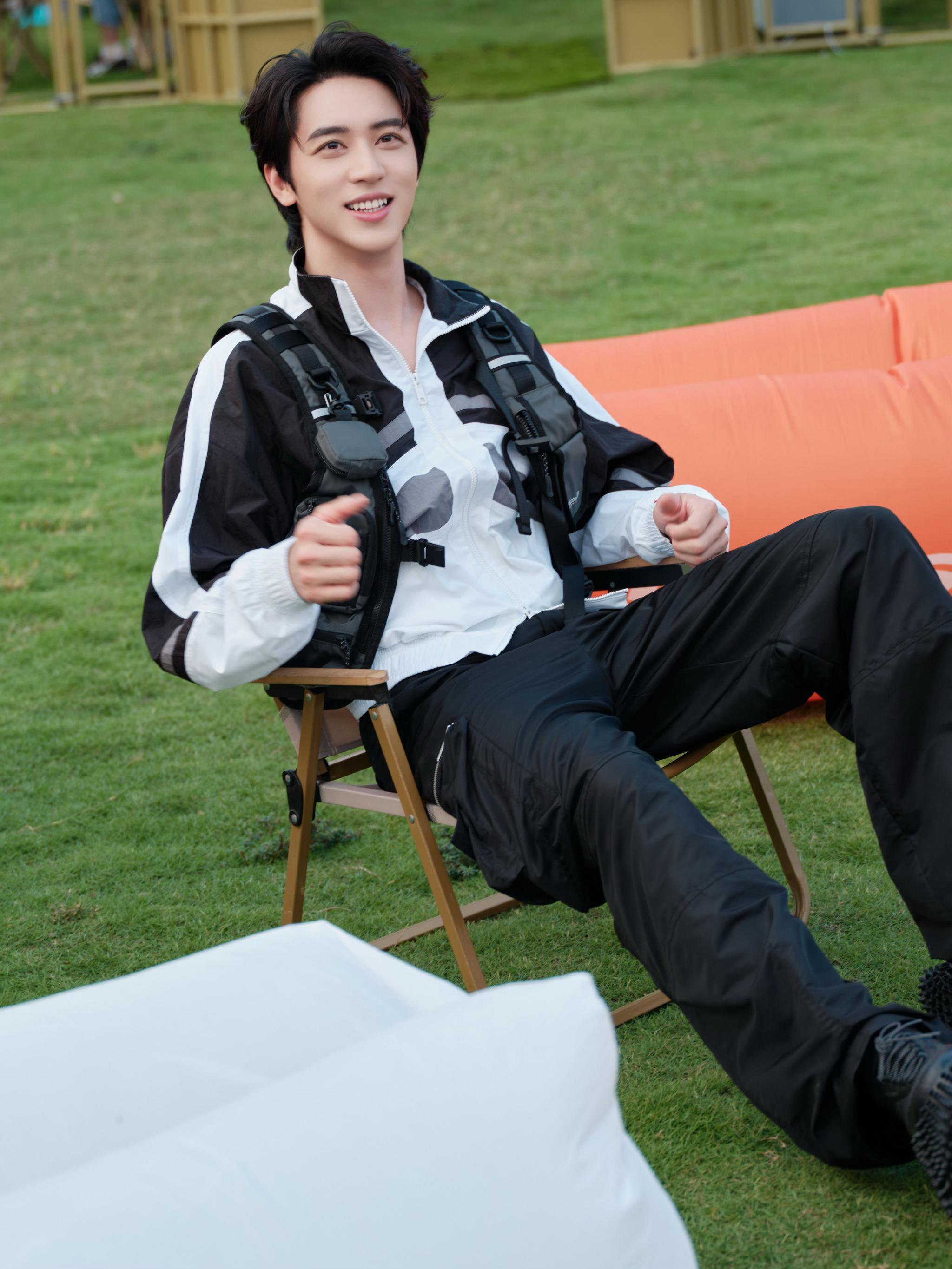 许魏洲现身mensuno城市户外生活节，共度假期尾声