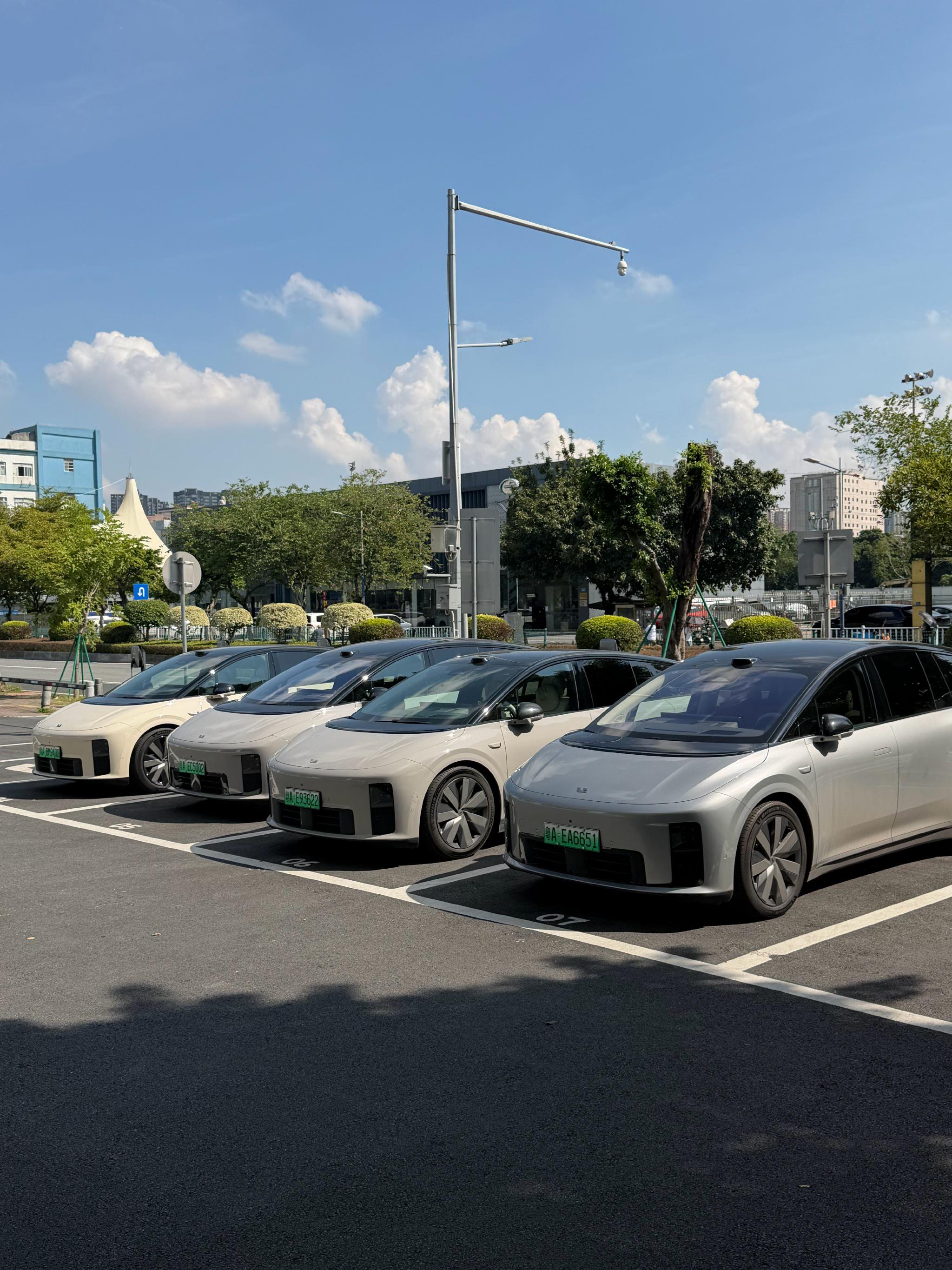 理想i6今日提车,i8上牌引关注