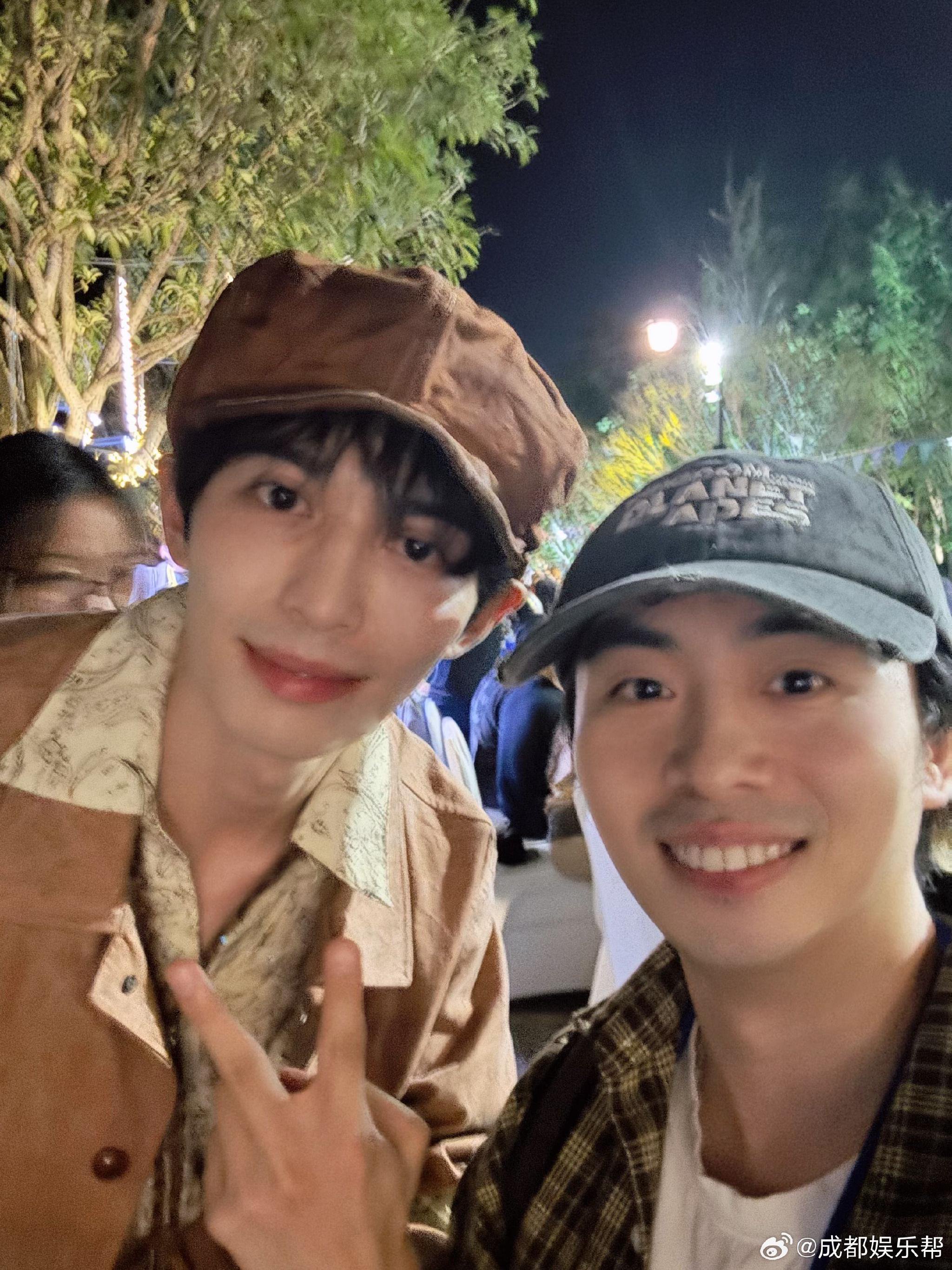 乌镇戏剧节偶遇赵小童，亲切合影闲聊明年演唱会