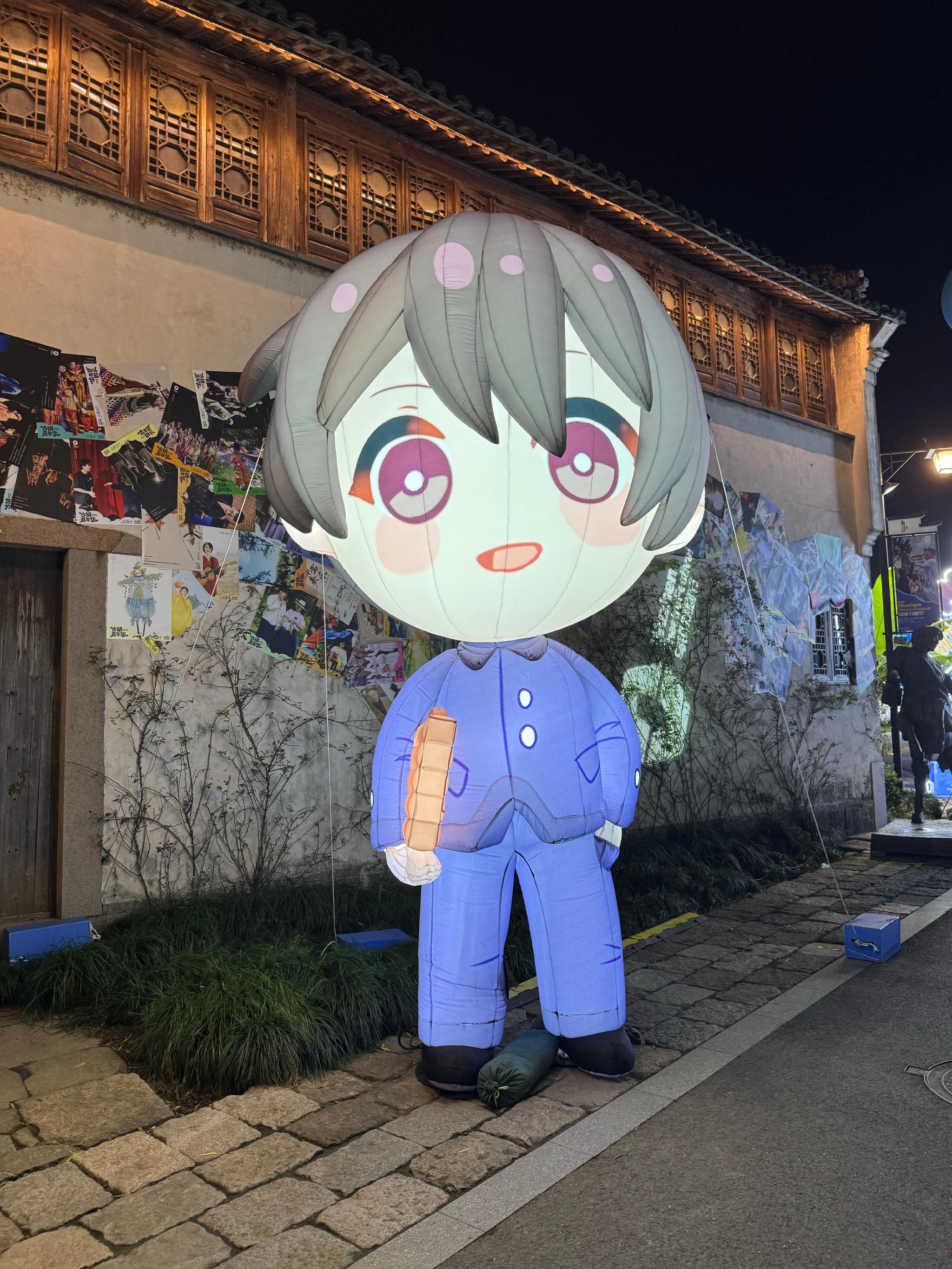 乌镇戏剧节西栅变身开放式剧场，观众沉浸互动演出