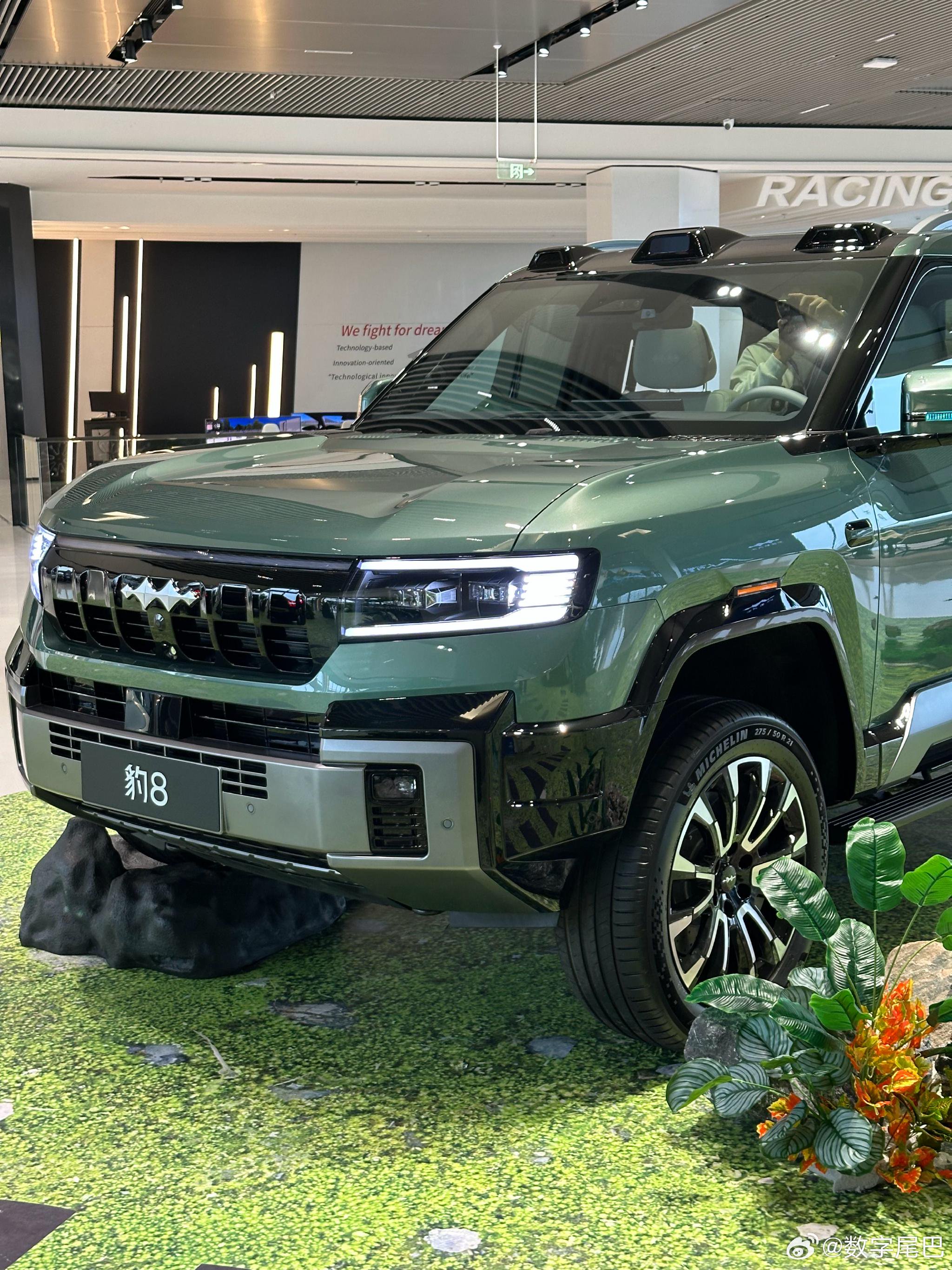 方程豹豹8升级大五座，后排空间增100mm、尾箱容积达955L