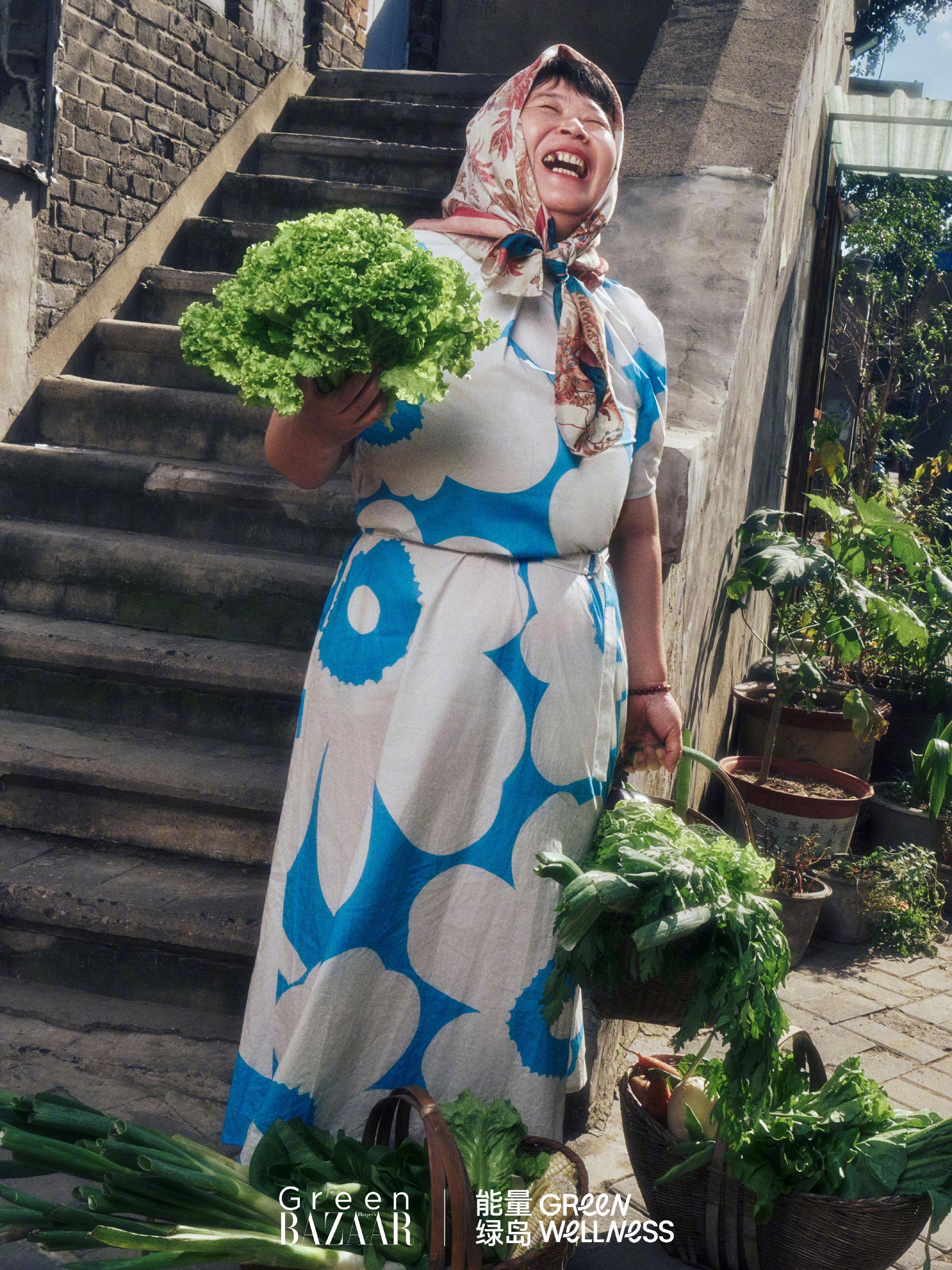 房主任五十年蜗居终获自由，48岁登台脱口秀讲述半生