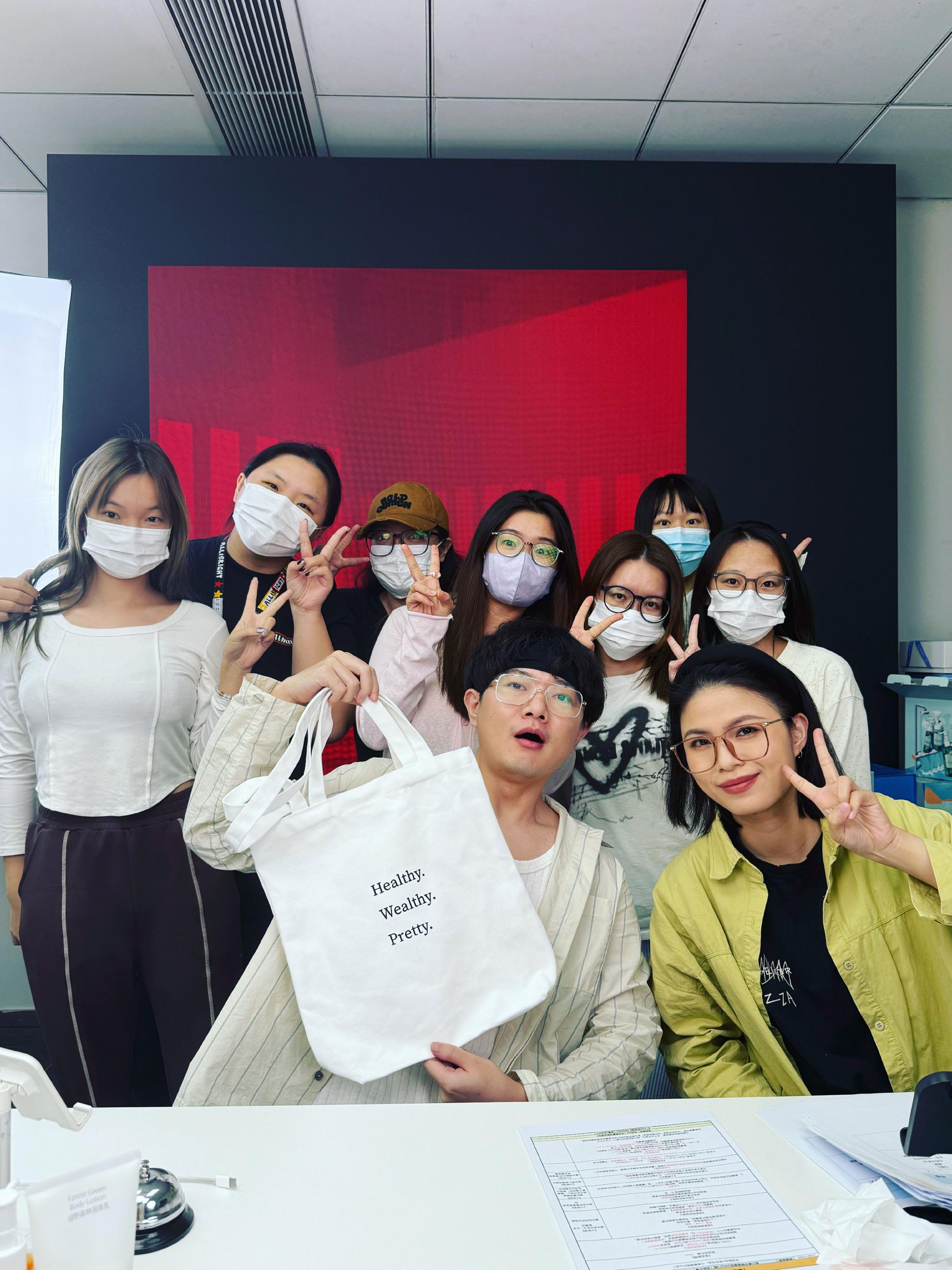 露露黄了首次推出5款工厂货满赠礼，下周六再会