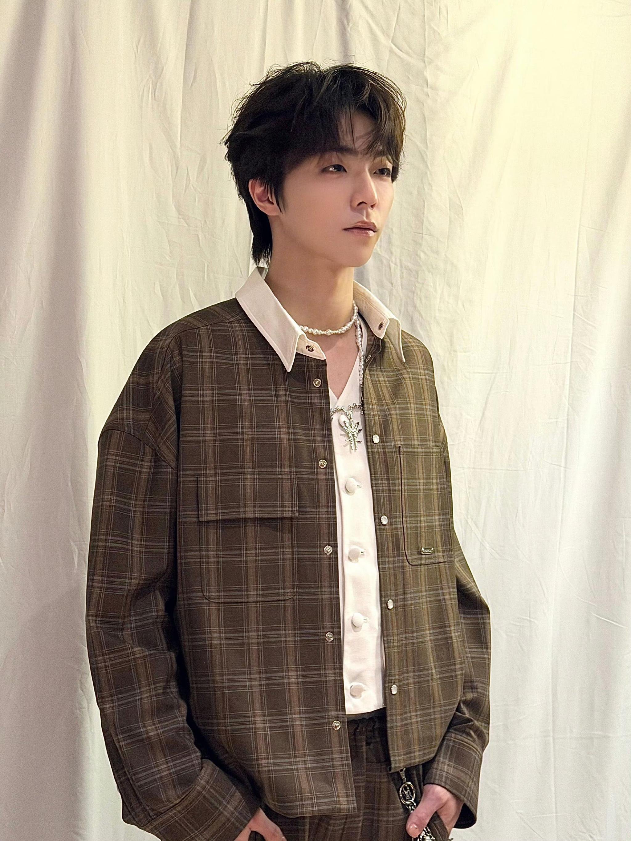 陈立农格子衬衫拍摄花絮曝光，眼镜造型酷帅吸睛