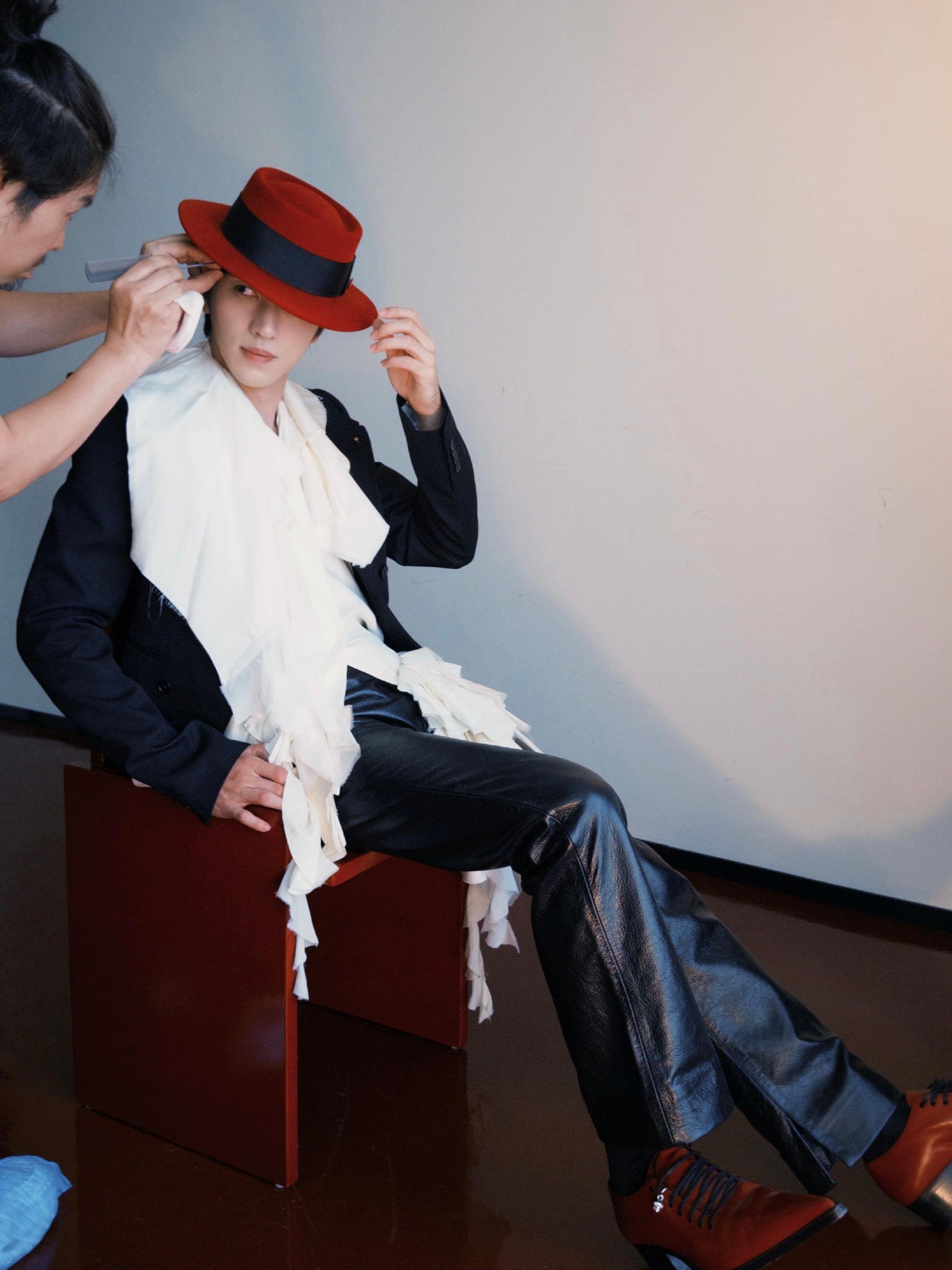 许魏洲登风度十一月封面，空间独白大片释出