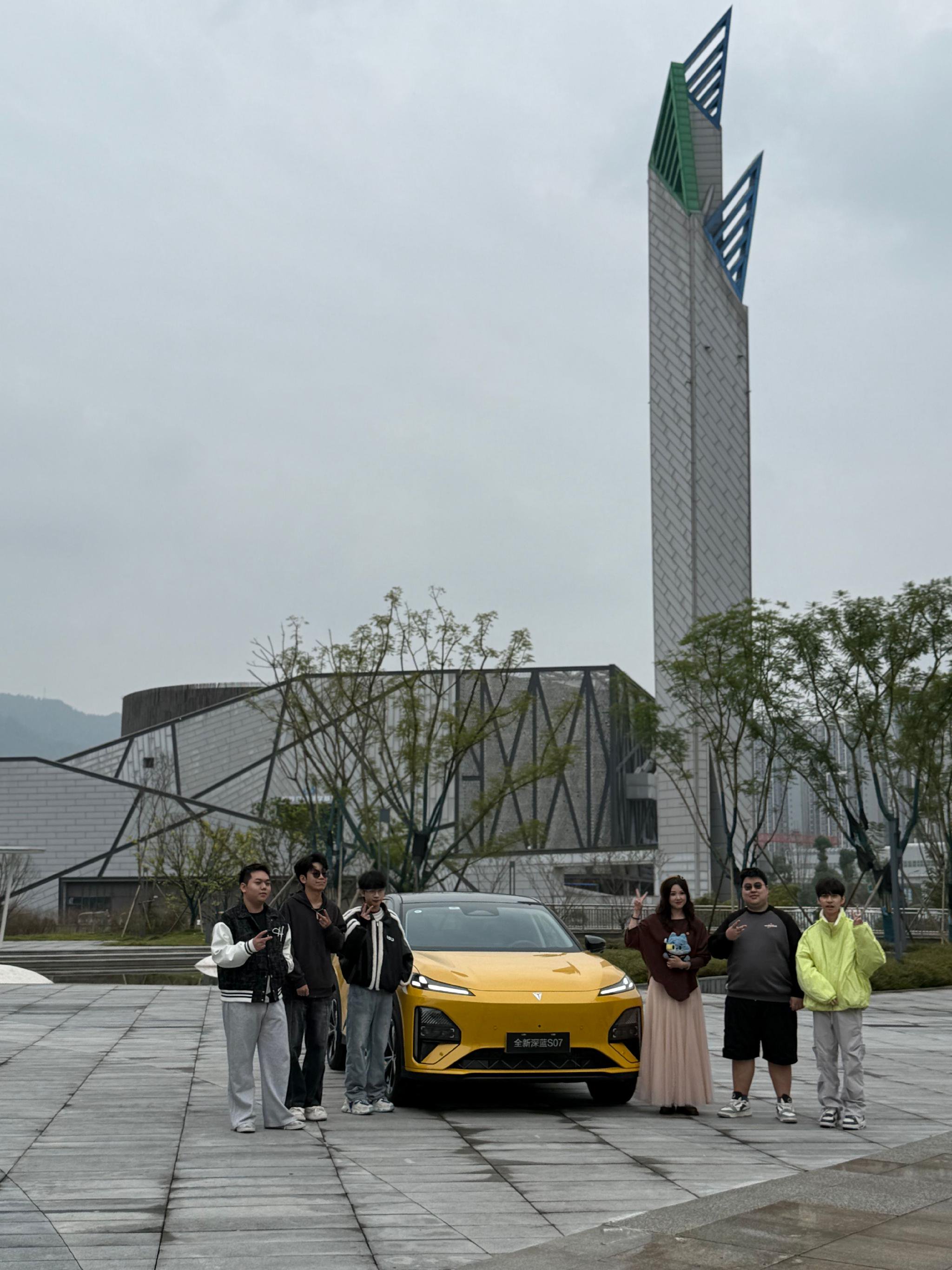 深蓝汽车赠送狼队全新S07，队员将考驾照解锁使用权