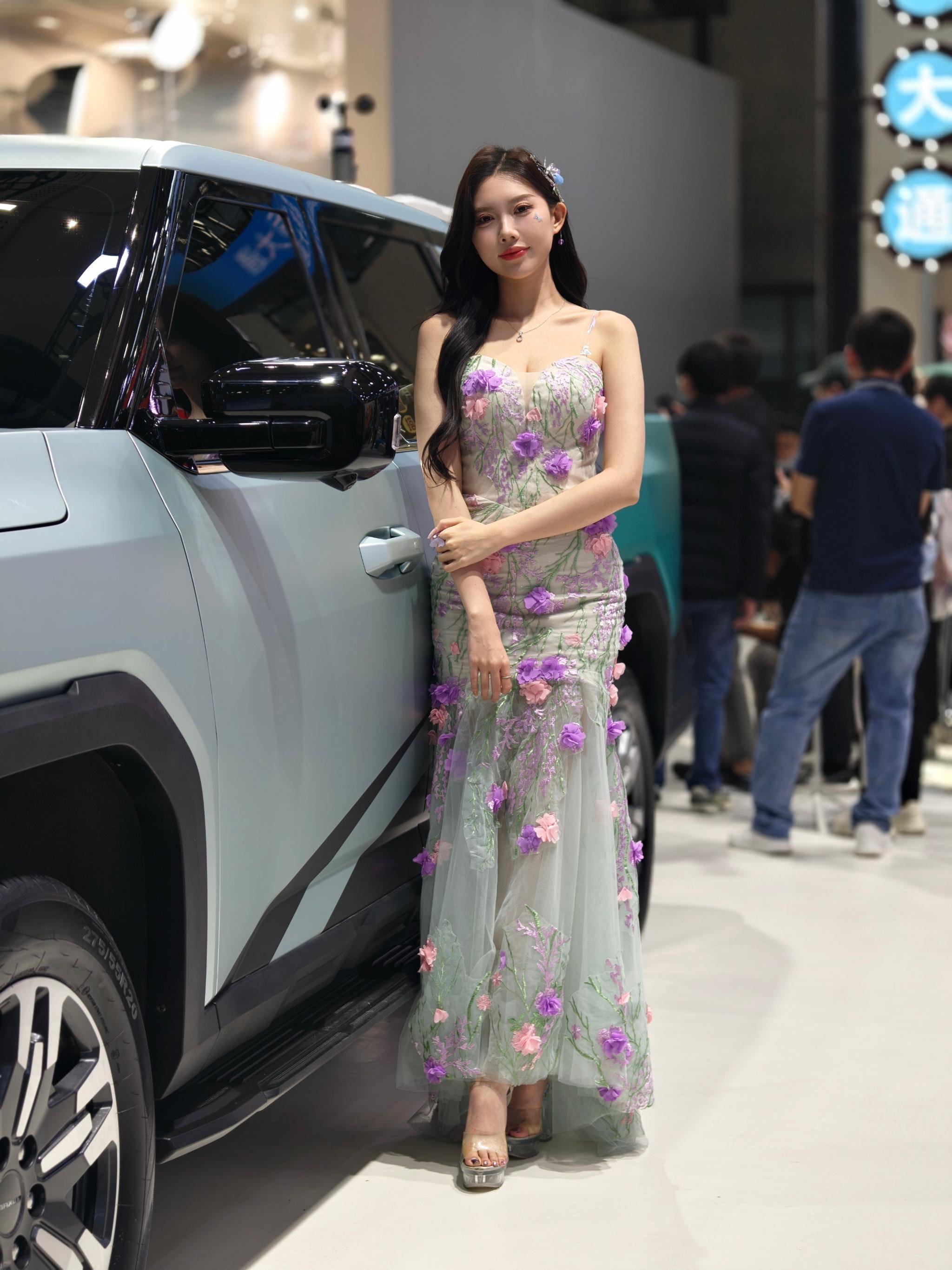 车展现场直击，亮点纷呈引期待