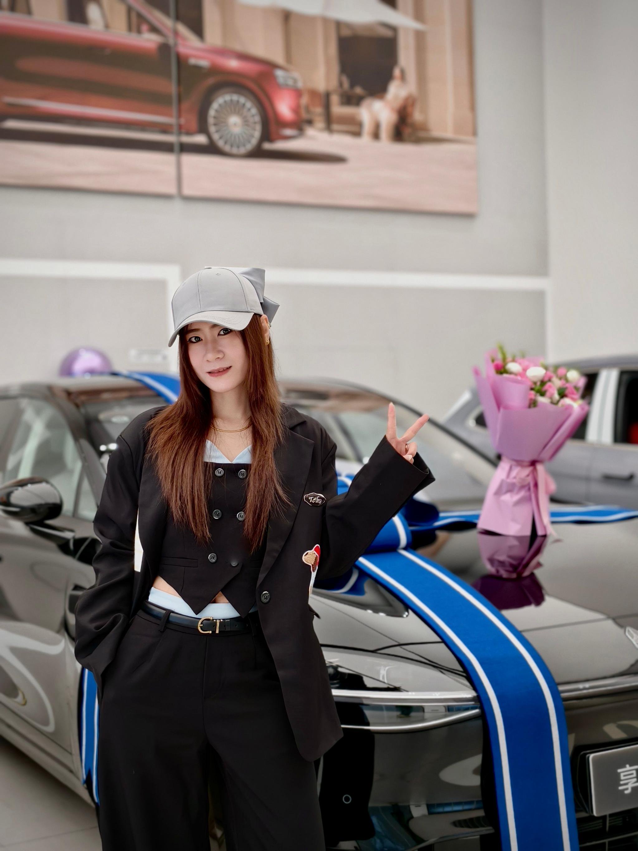 荆琳喜提黑武士版享界S9T旅行车