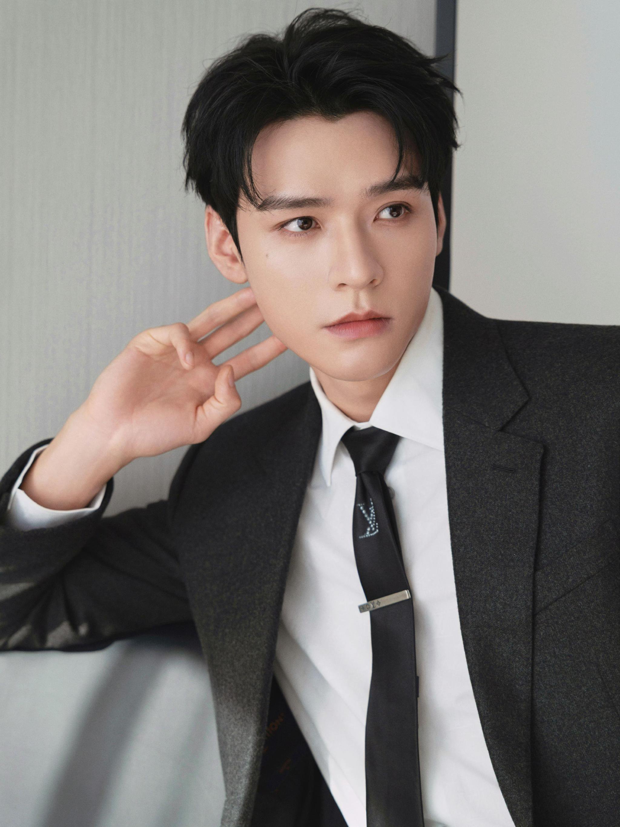 龚俊1129生日，期待白衣公卿风过留痕新作