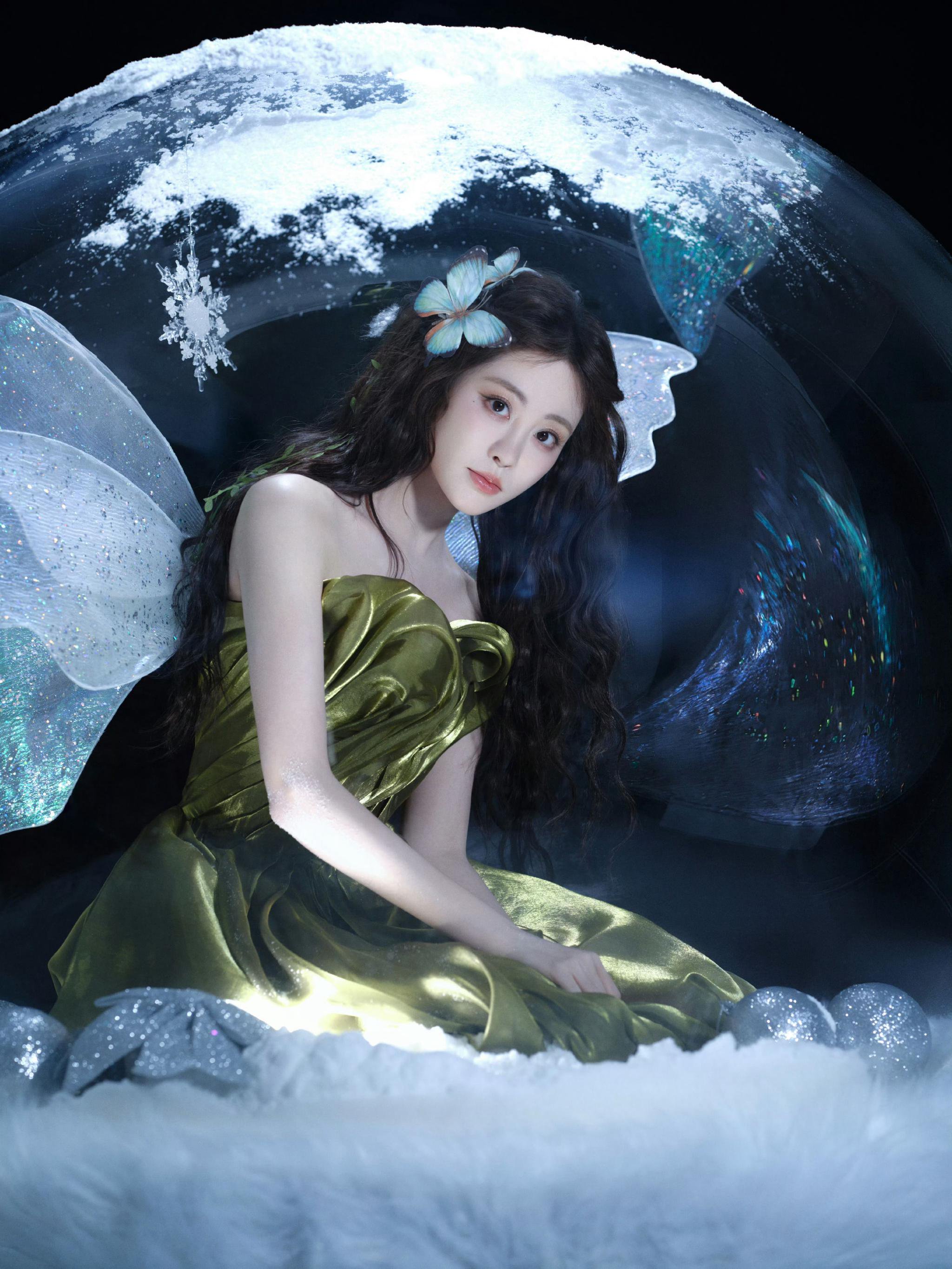 祝绪丹亮相尖叫之夜造型惊艳如水晶公主