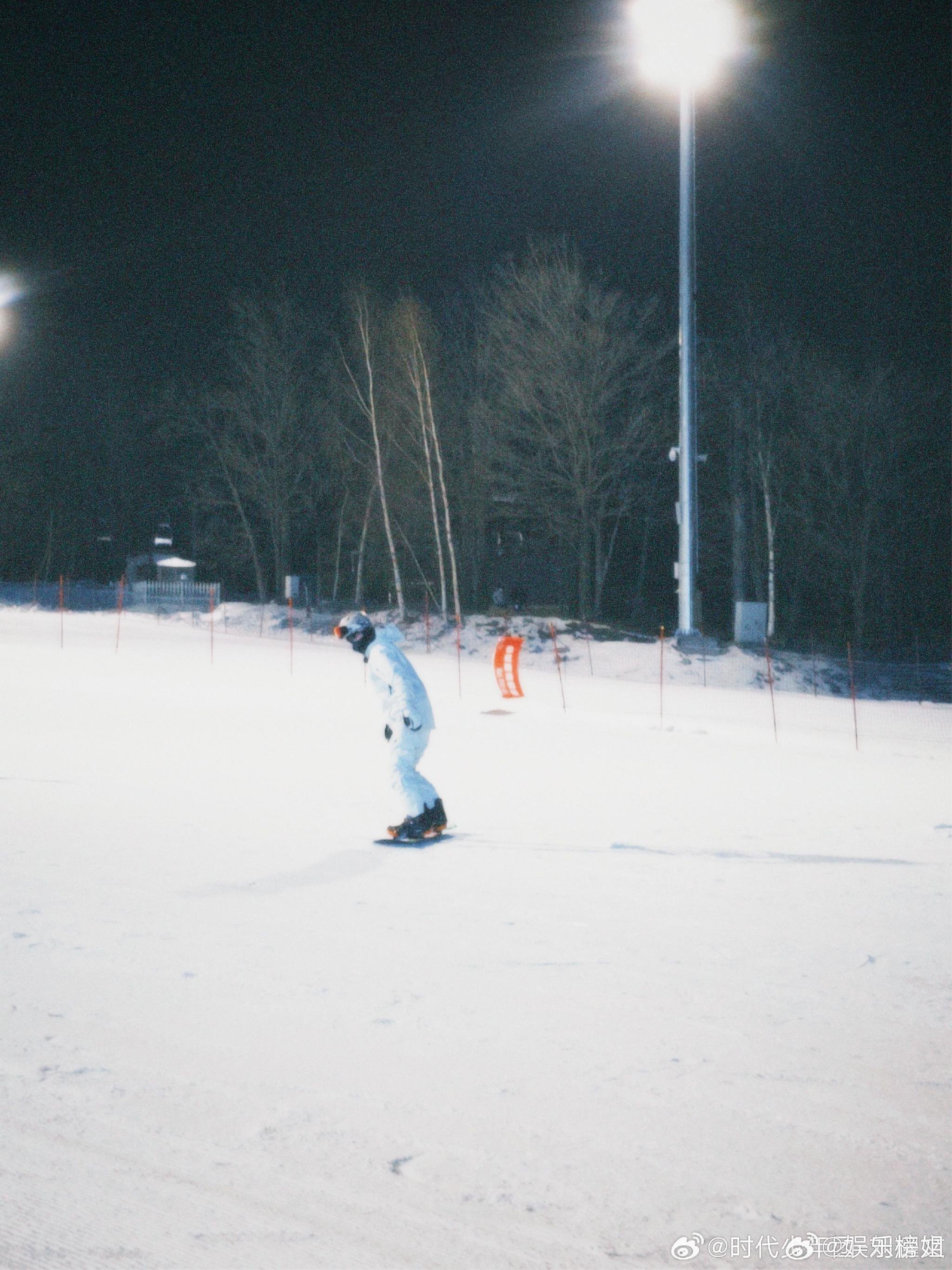 刘耀文滑雪四轮速成，学习能力获满月夸赞