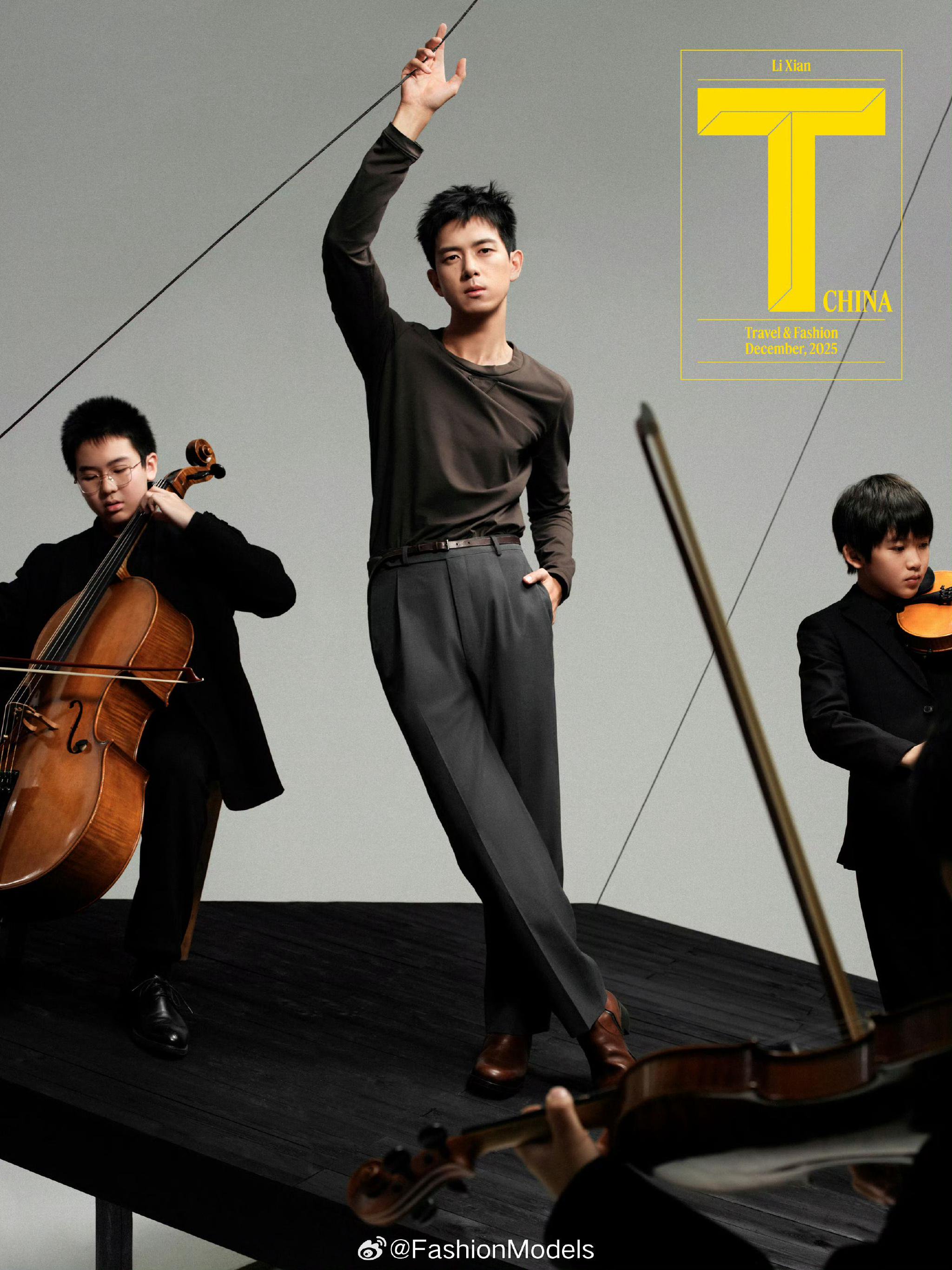 李现登T锦绣12月刊封面，PRADA呈现动静风格