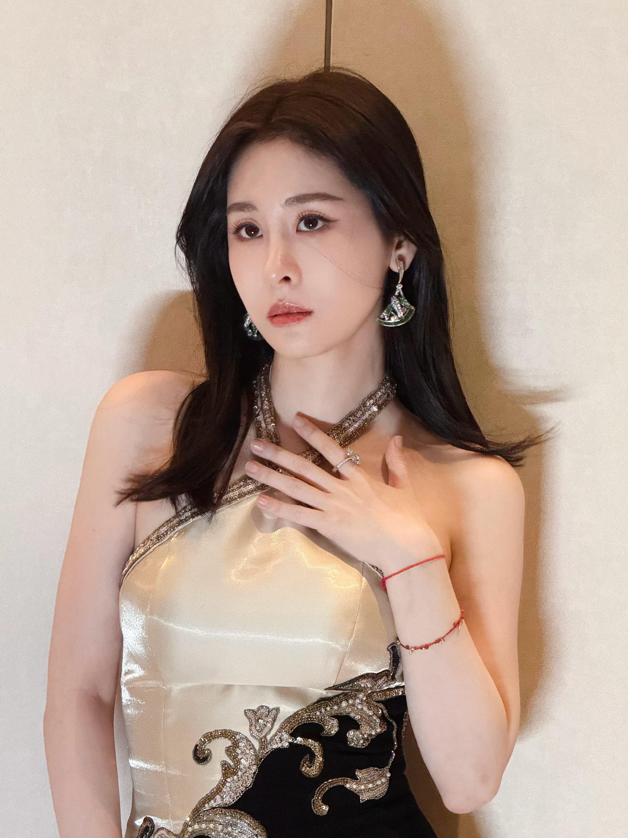 张碧晨舞台瞬间流光溢彩