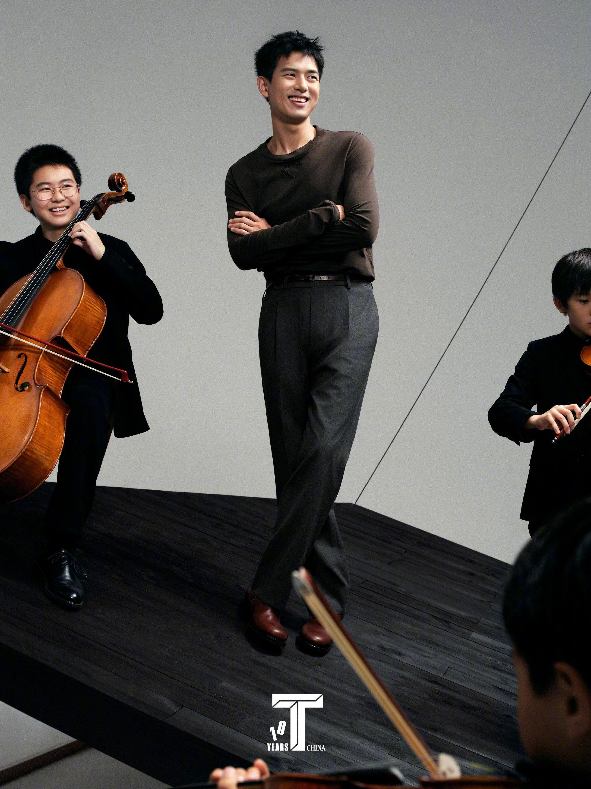 Prada李现登T Magazine封面诠释冬日松弛美学