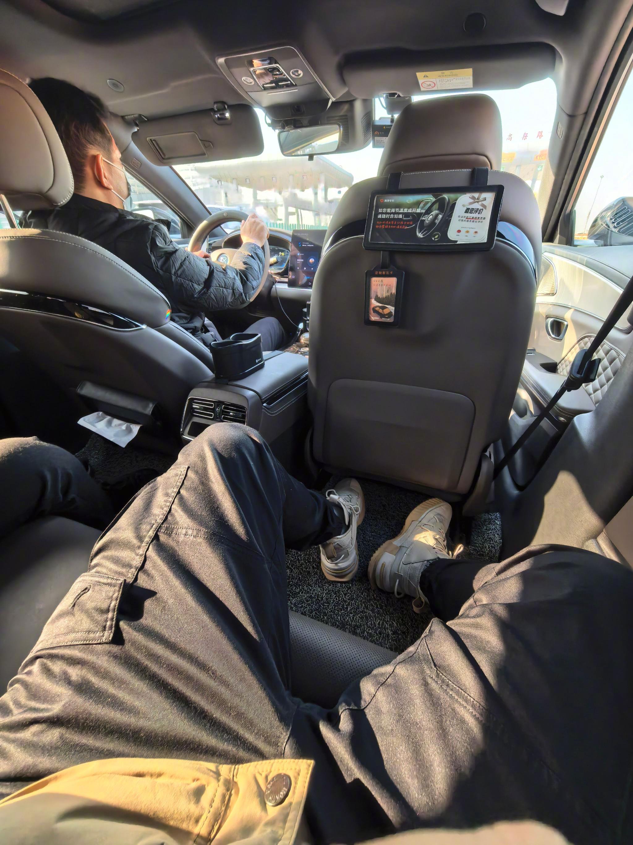 乘客偏爱汉车型专车，后排空间大座椅舒适