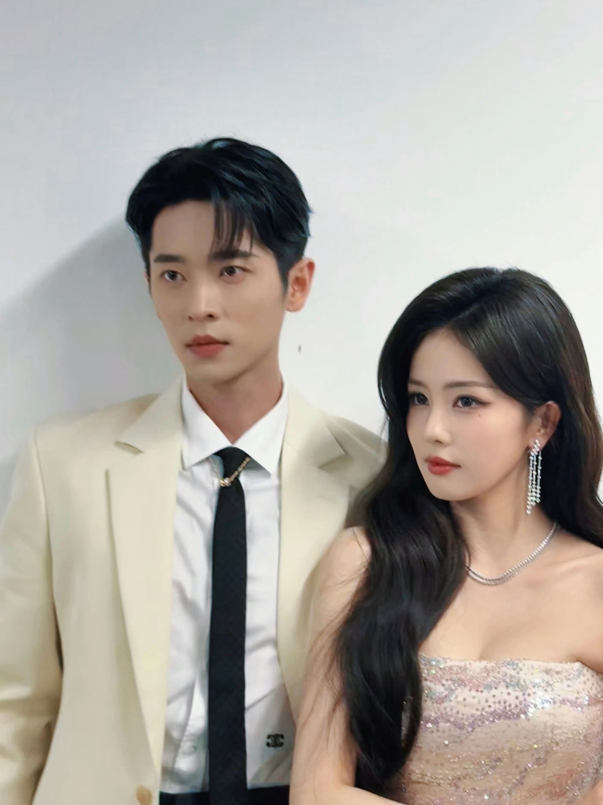 丞磊晒与白鹿周也星光大赏合照