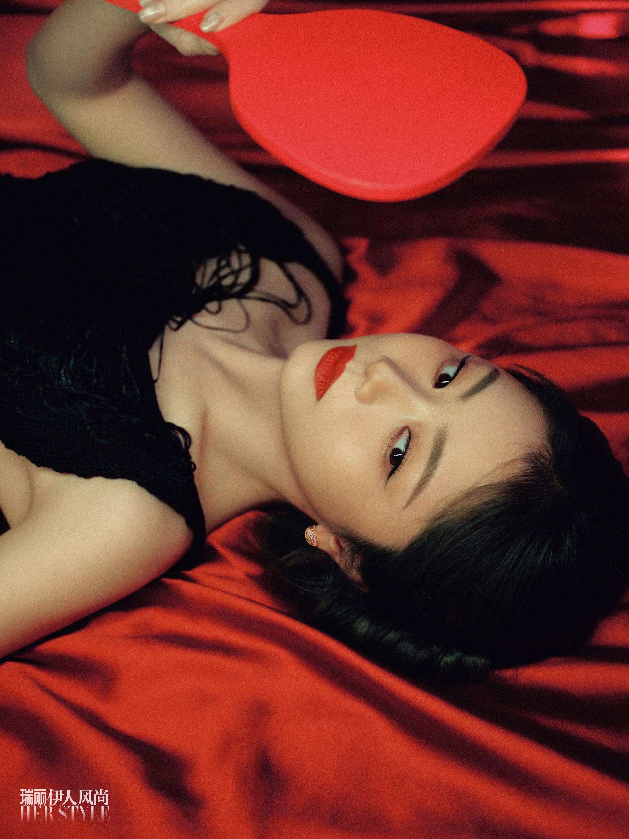 谭松韵新戏《我的山与海》演绎时代沉浮，戏里戏外展现韧劲