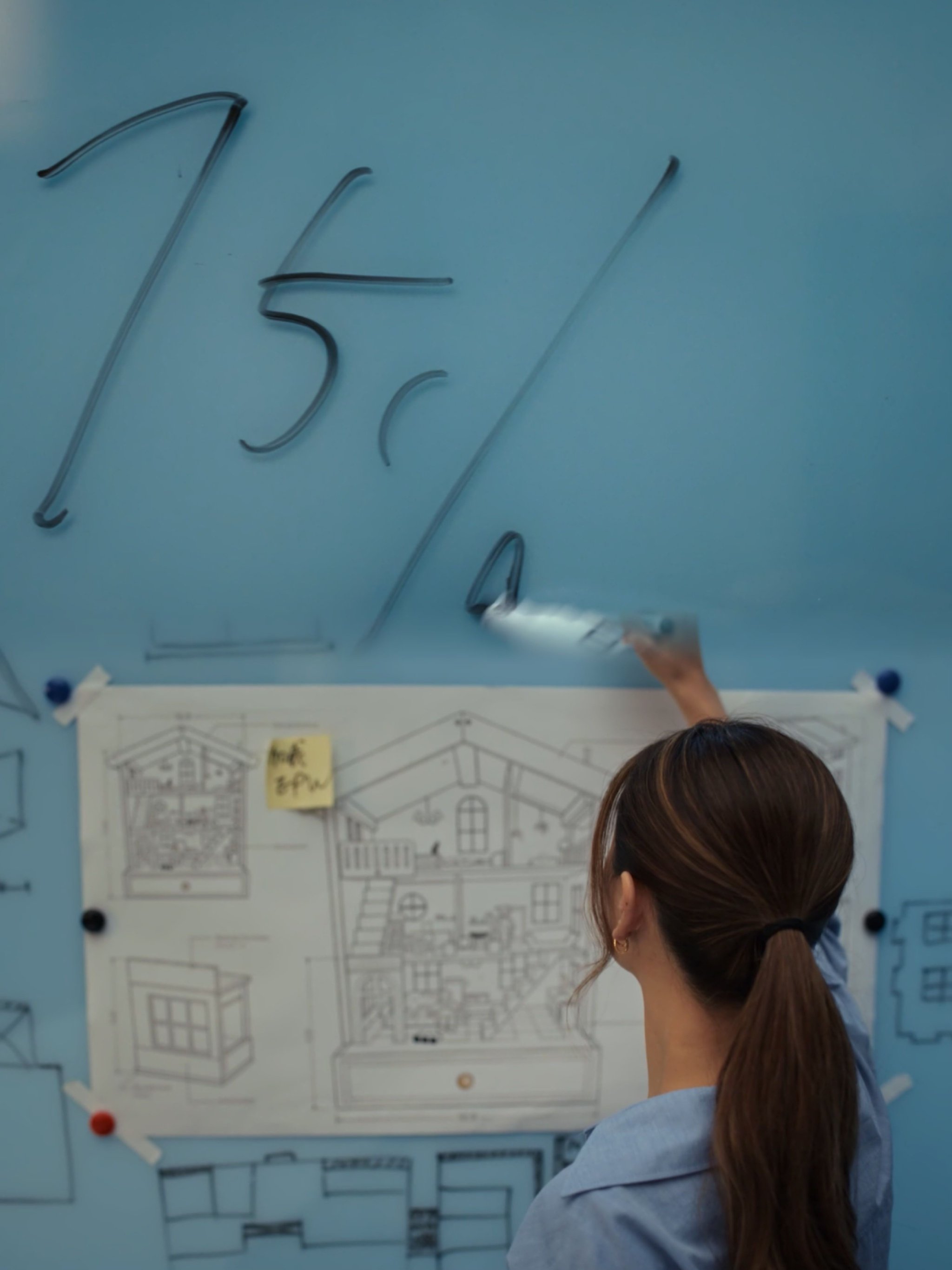 陈小春躺平攒收益，应采儿精打细算为小家