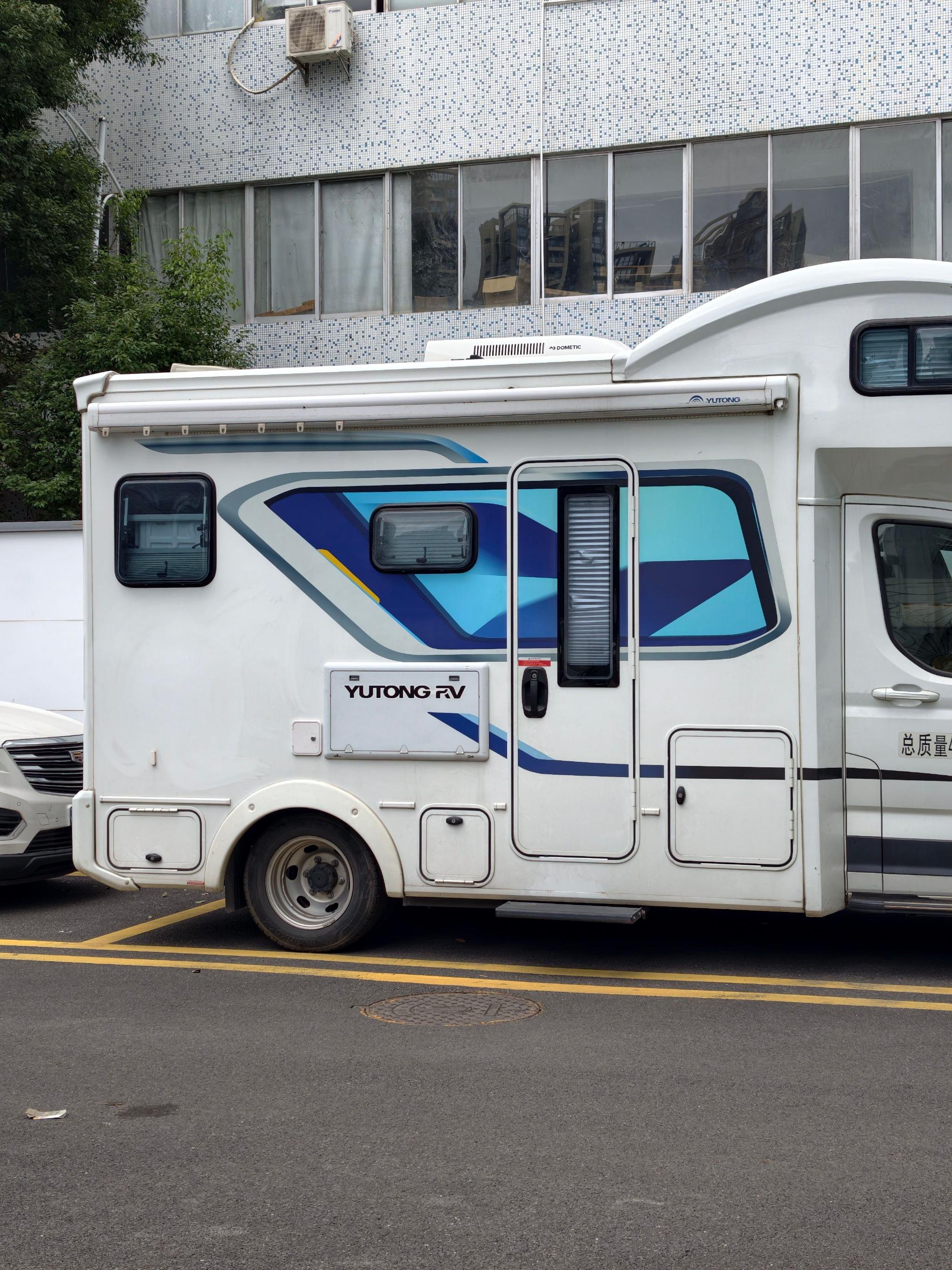 园区现可移动房车，实现随停随住随玩