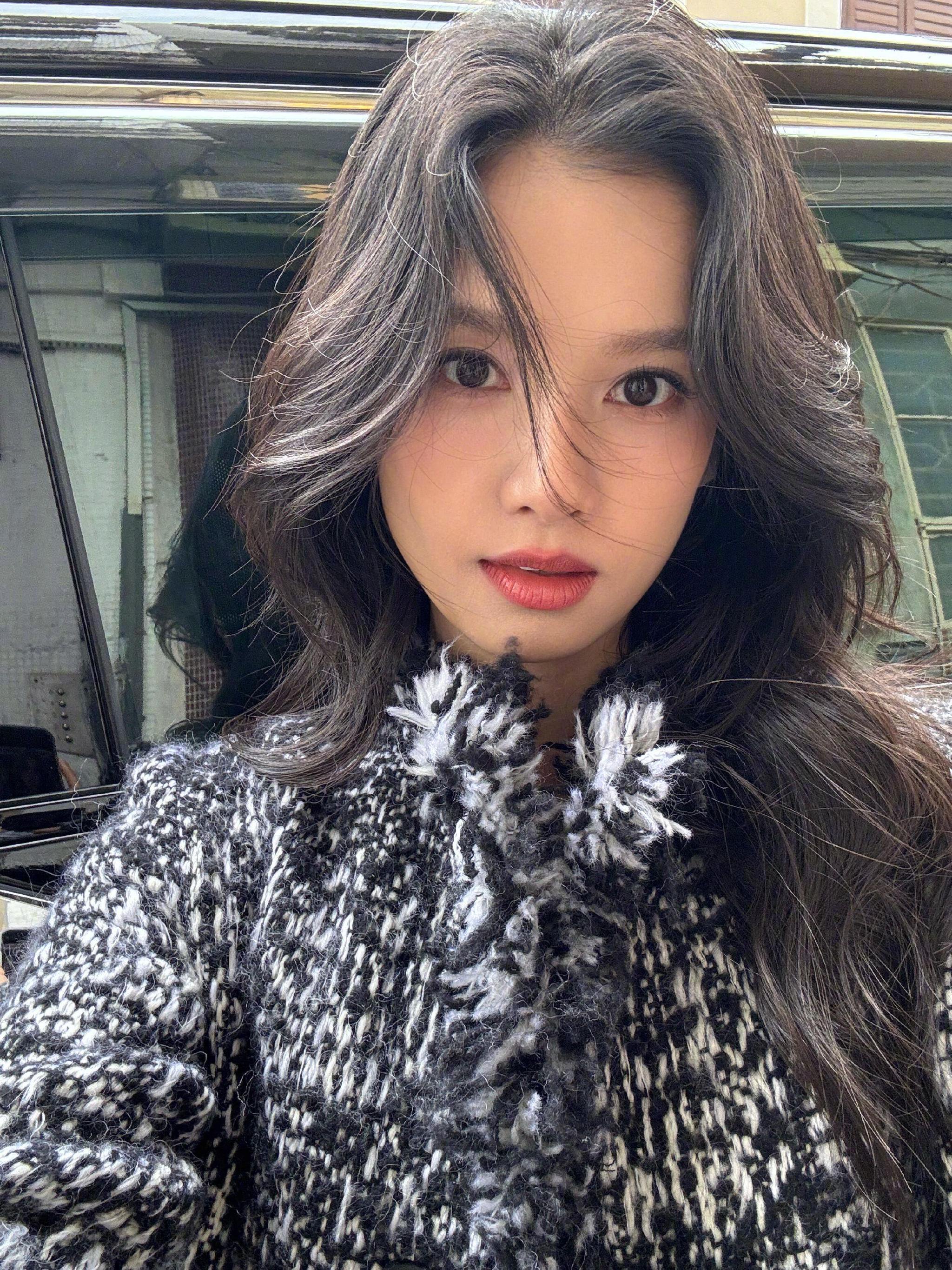 张婧仪原相机直出美貌引网友感叹