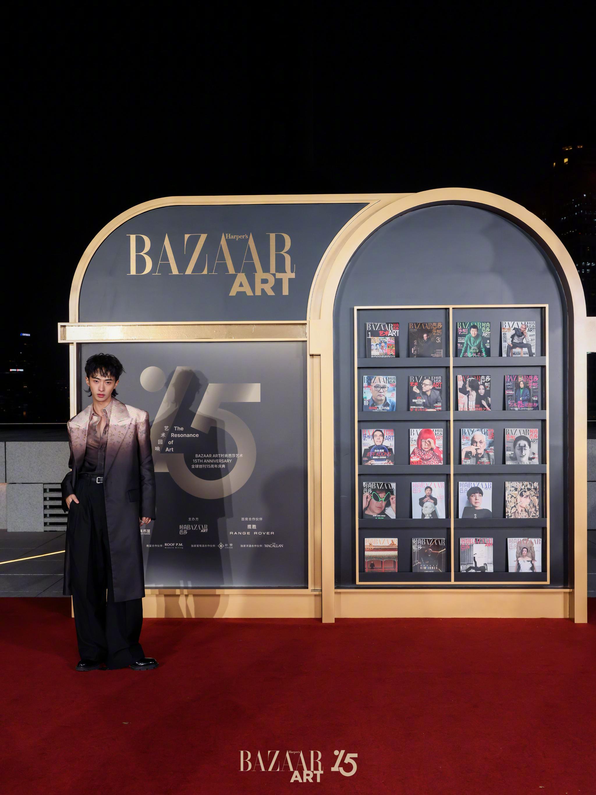 冯小刚童瑶等众星亮相时尚芭莎艺术15周年庆典