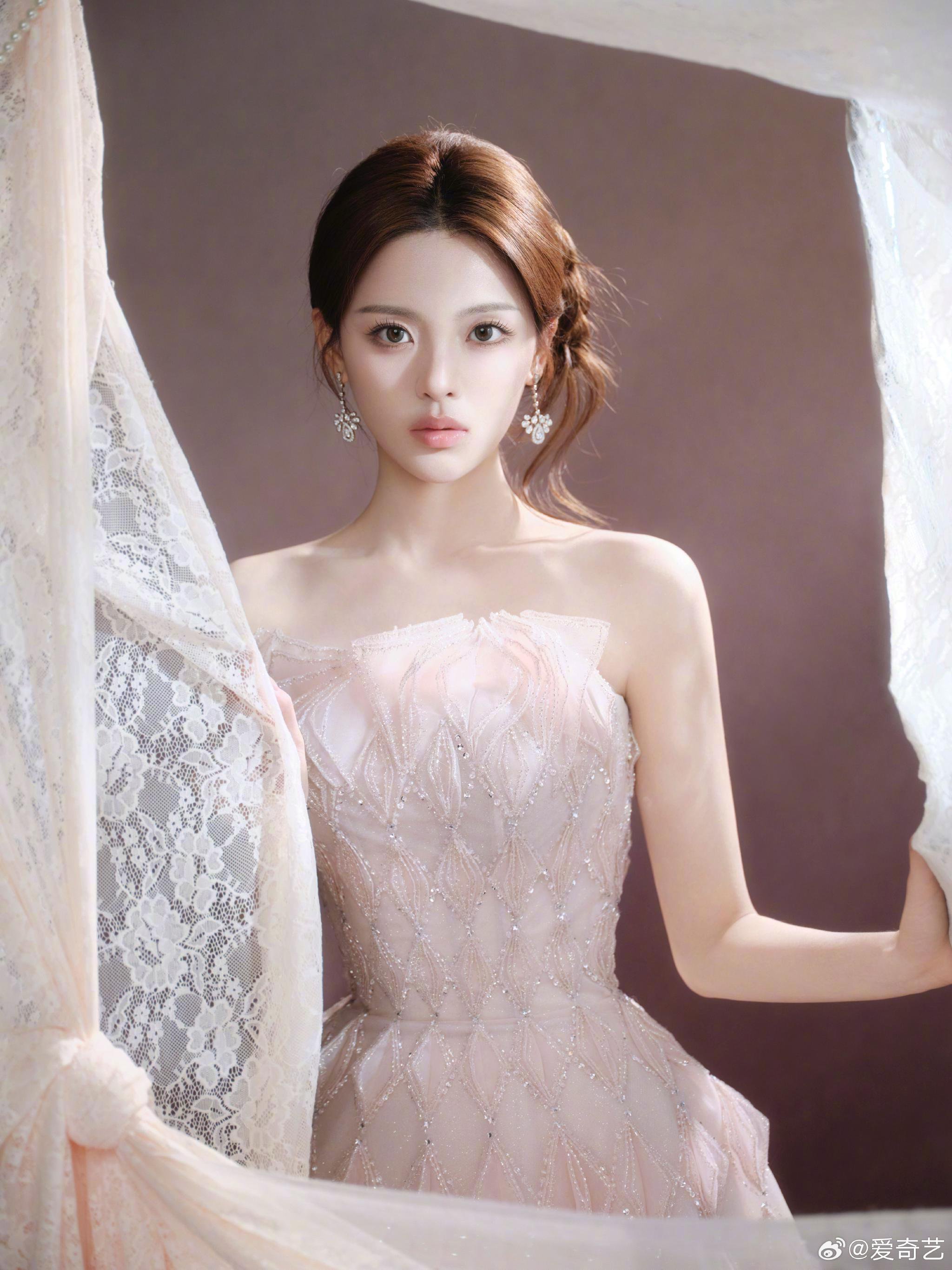 杨超越清晨发文送祝福