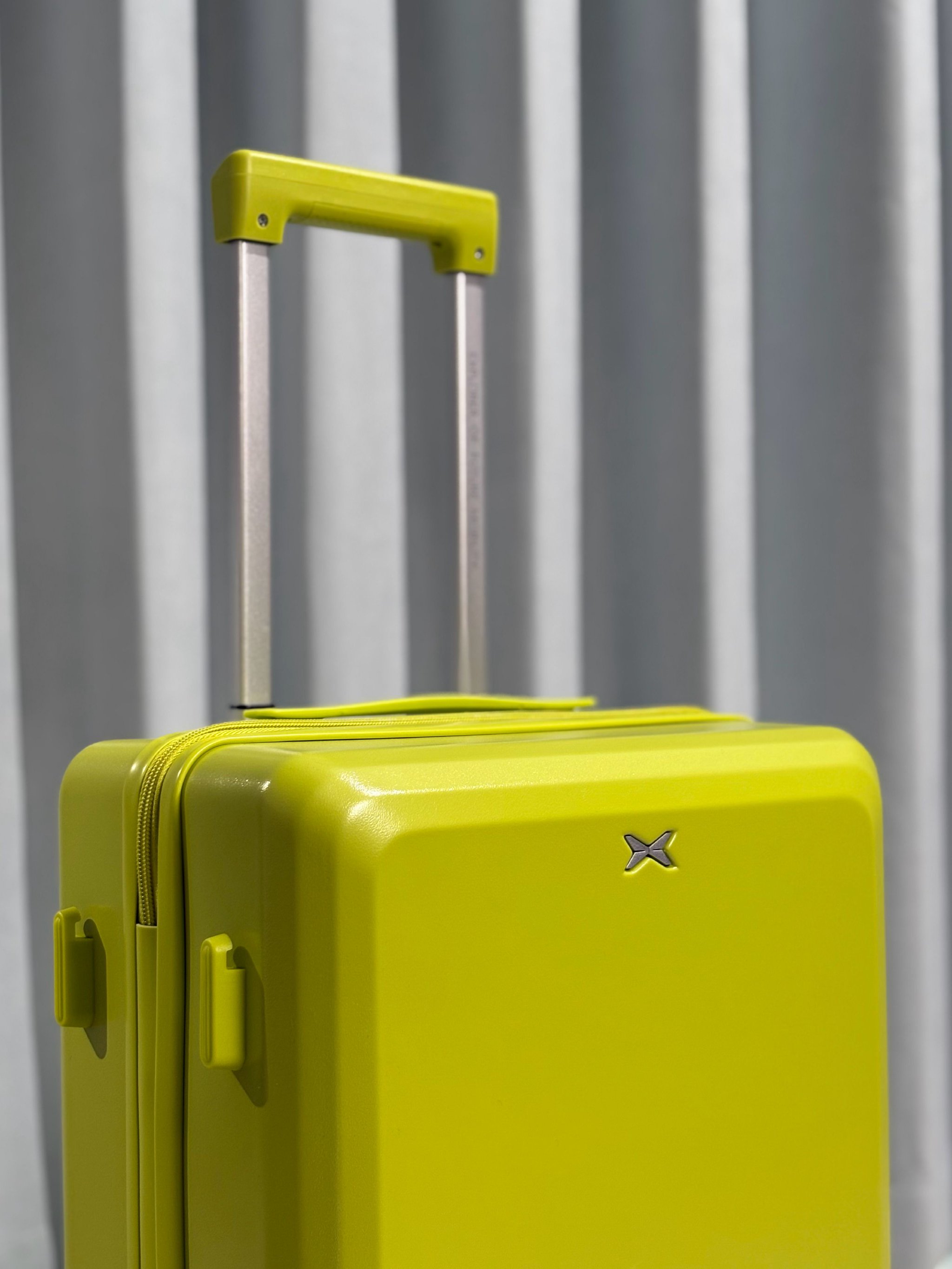 小鹏汽车新年赠礼含行李箱洗漱包红包