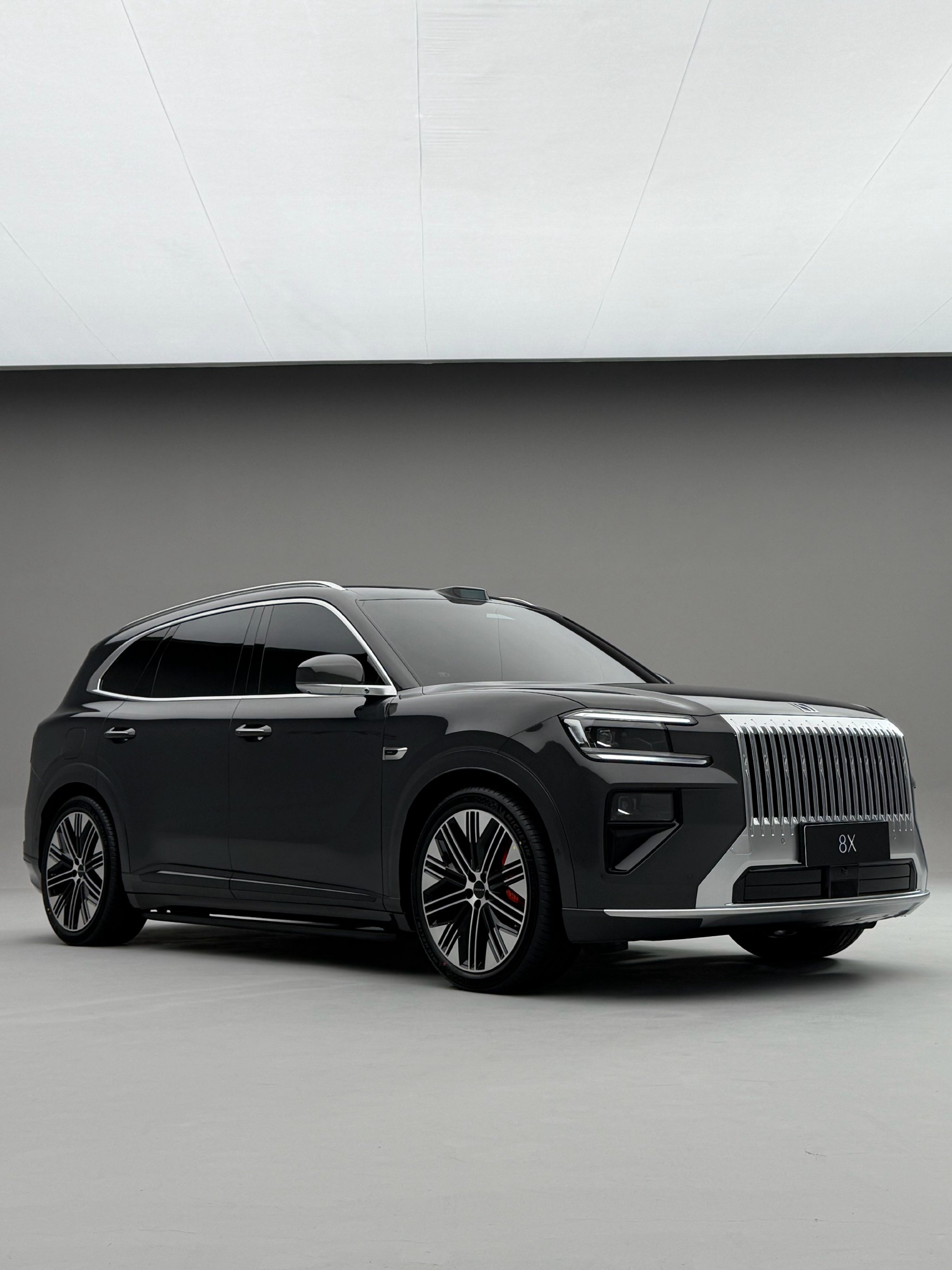 极氪8X实车亮相，2026开年首台大五座新车