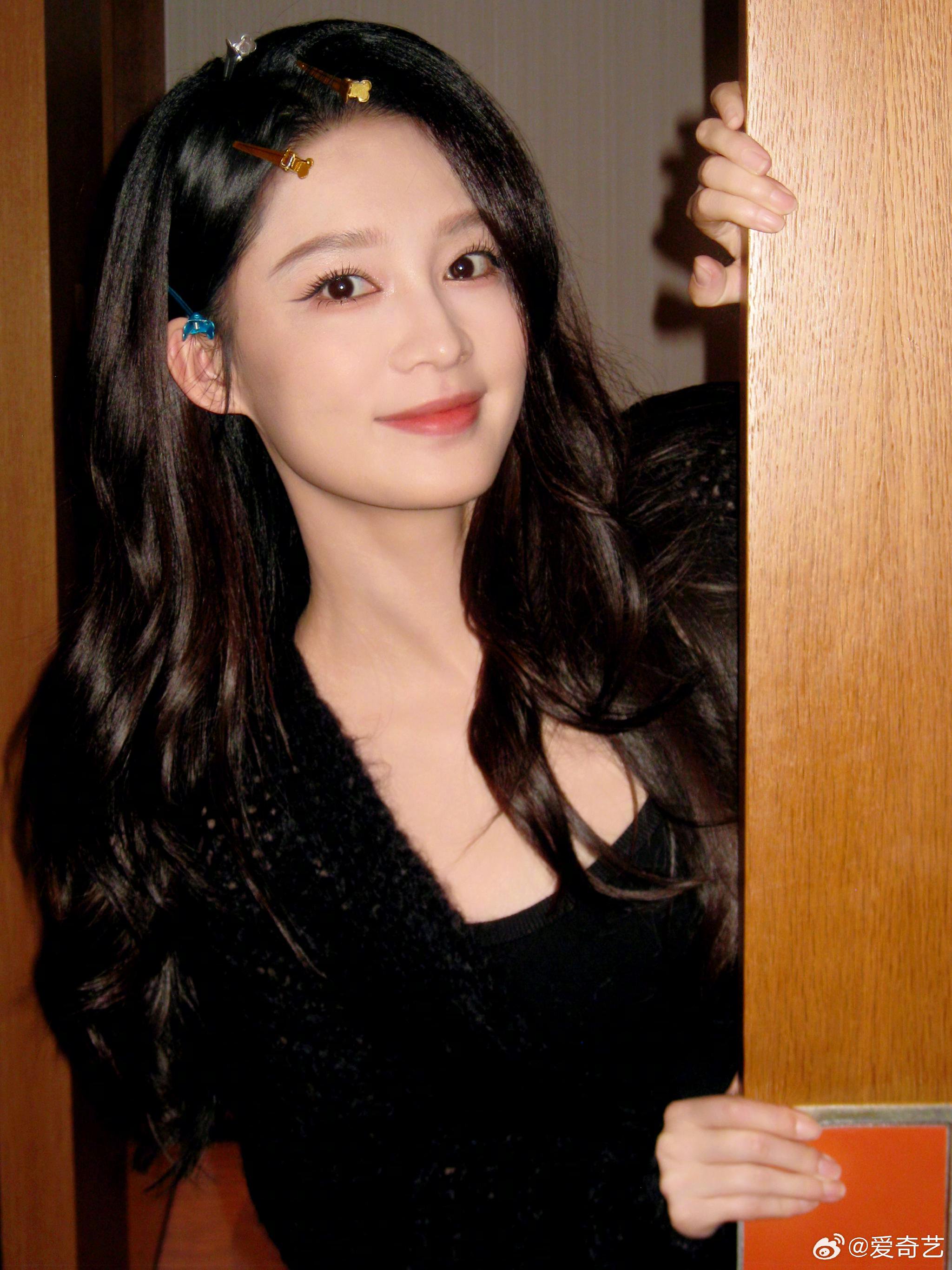 李沁早安问候与温柔同行