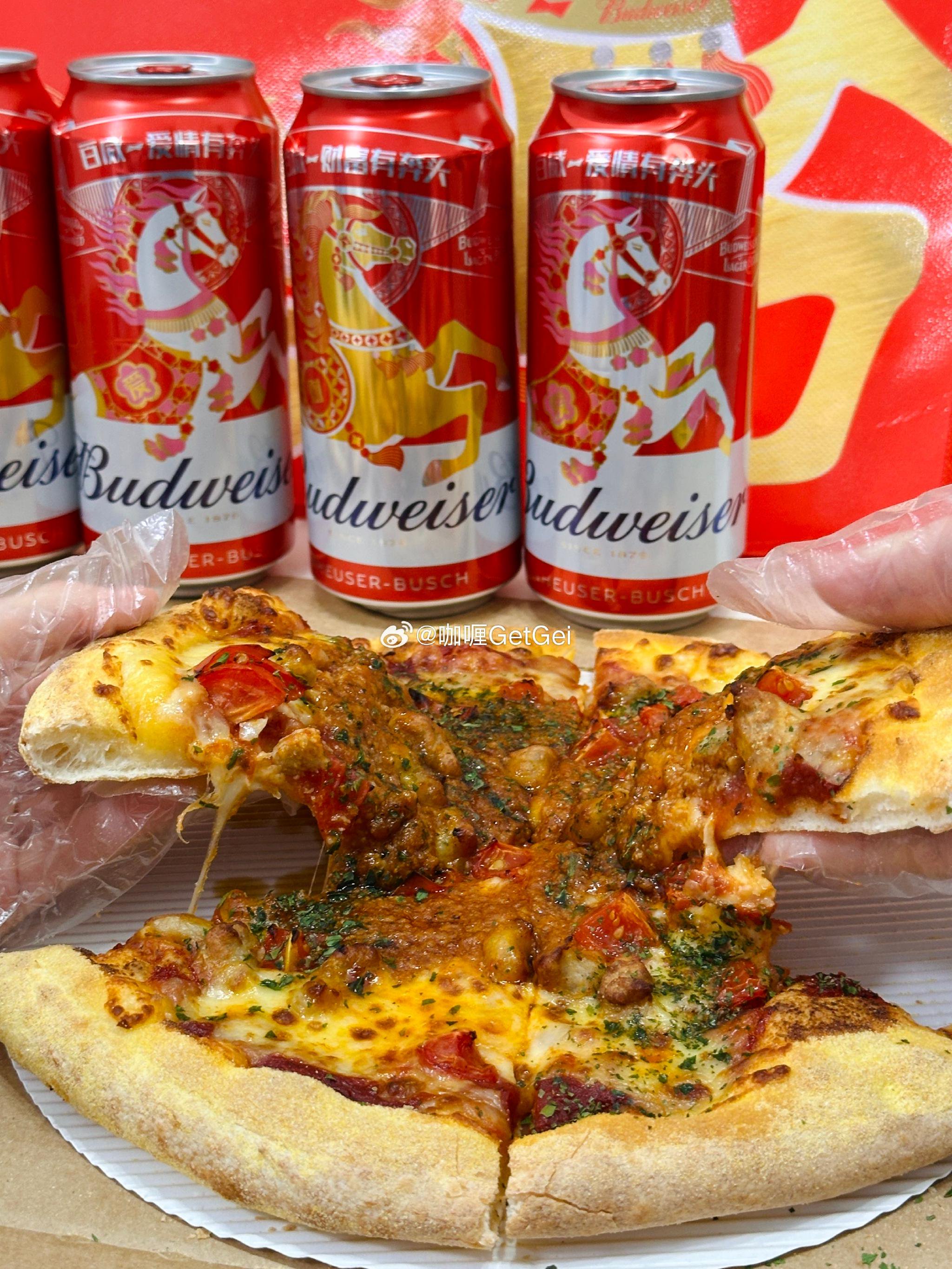 李川锤娜丽莎B站小品引爆笑，百威台词应景新年奔头