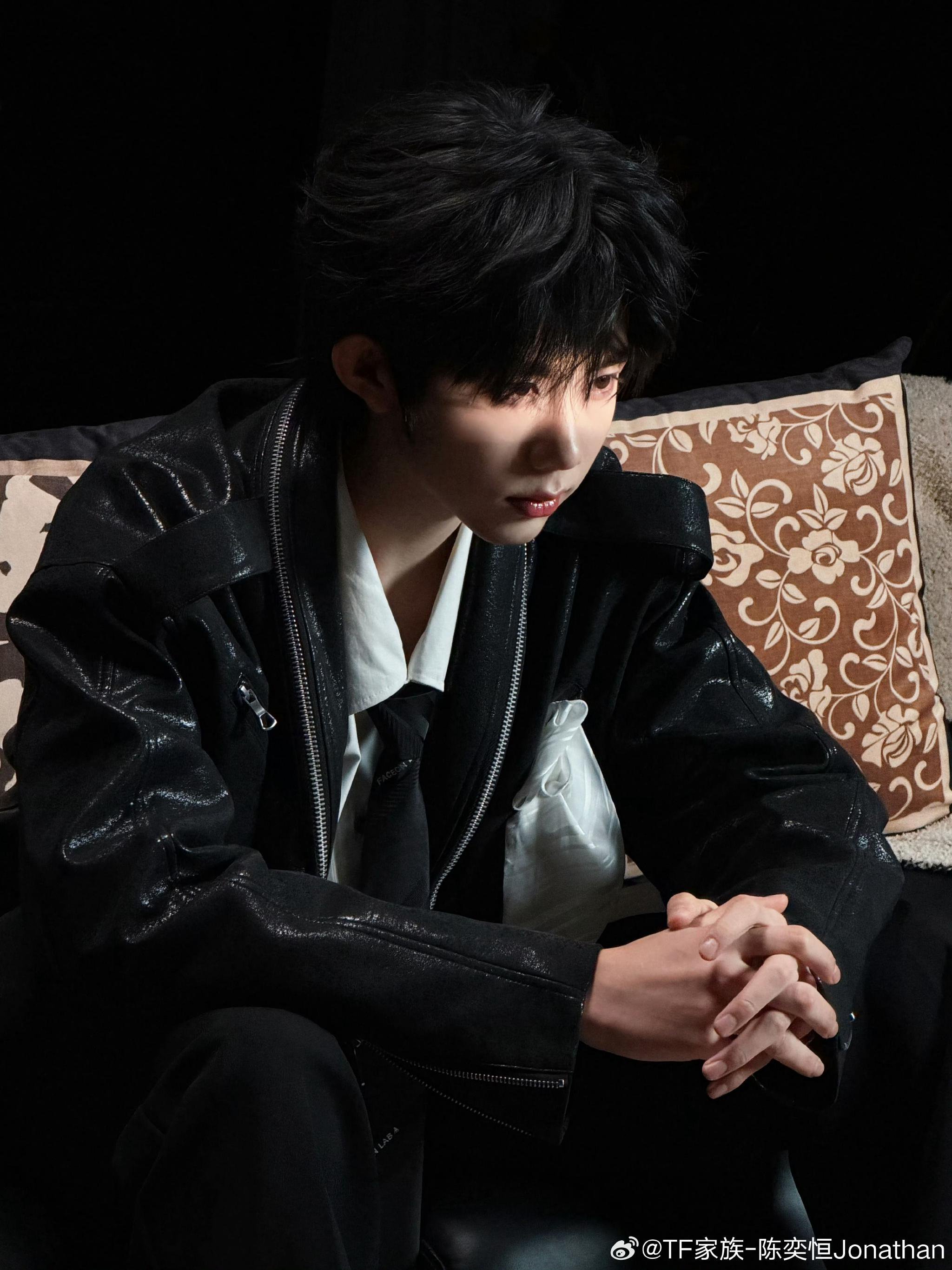 陈奕恒晒健身照称每日吃减脂餐