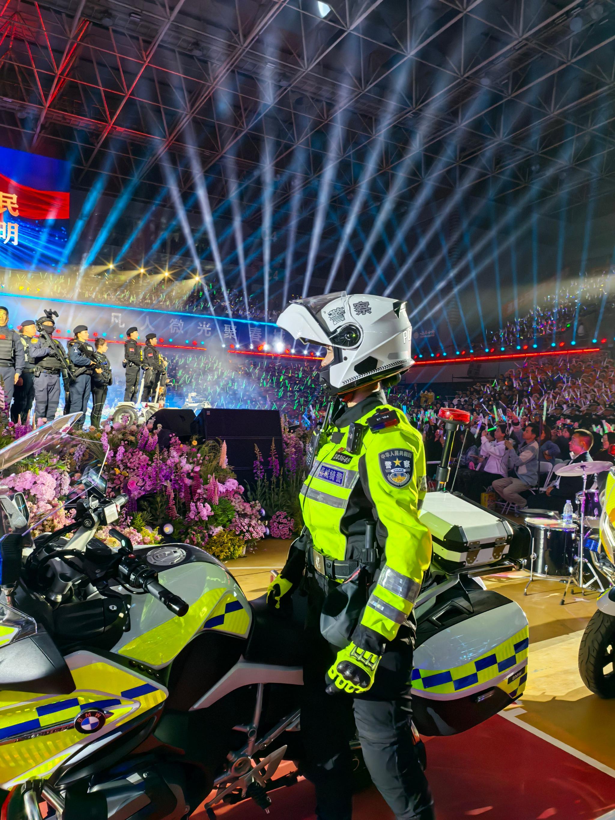 昆明盛典致敬平凡英雄，凡人微光照亮春城