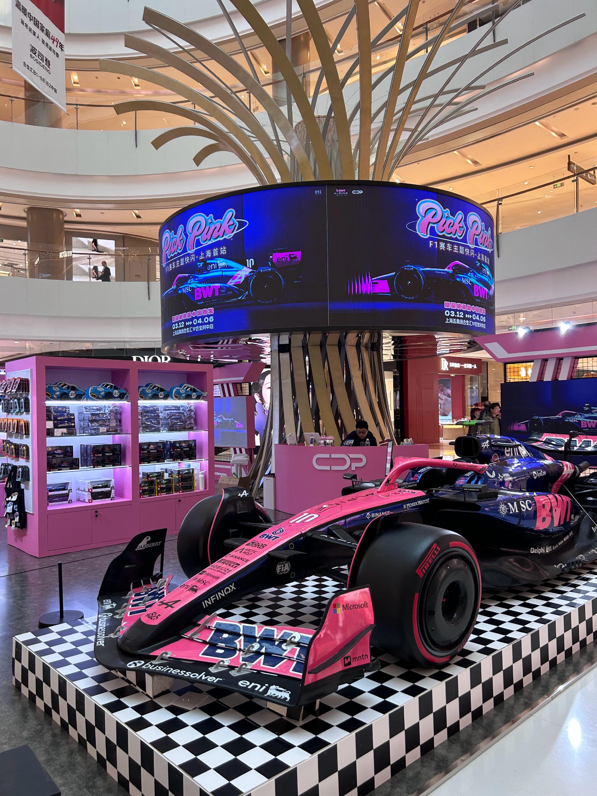 F1中国大奖赛落幕，上海商场现赛车快闪