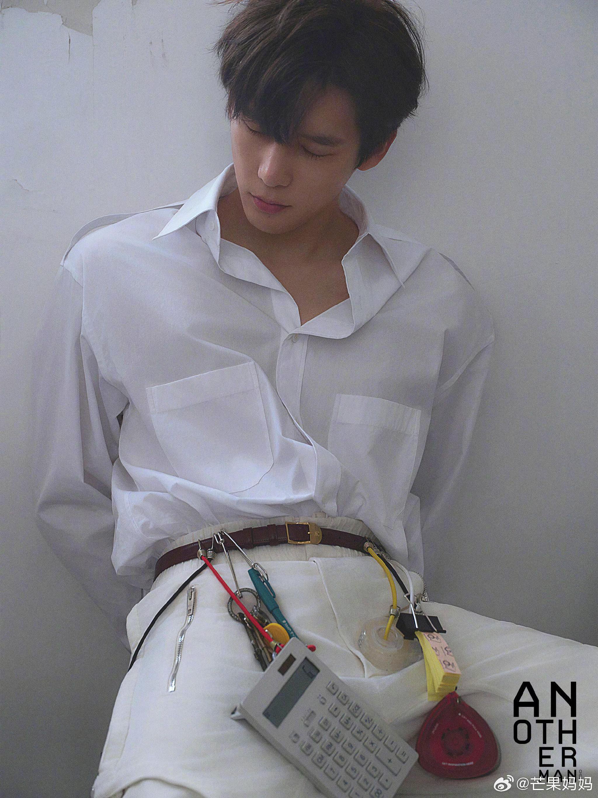 王安宇登AnotherMan封面展宽肩窄腰潮男魅力