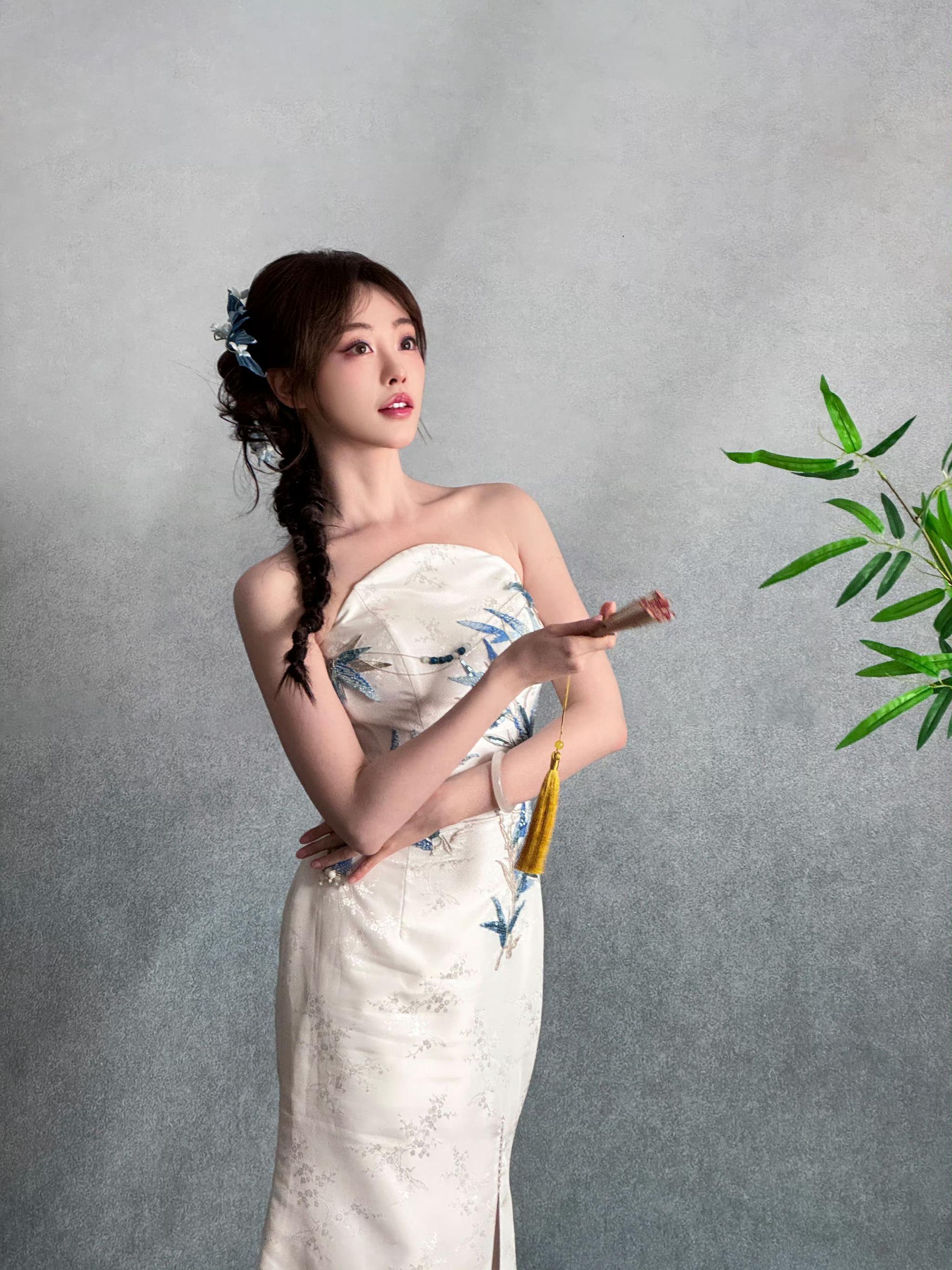 祝绪丹新中式旗袍造型诠释东方韵味