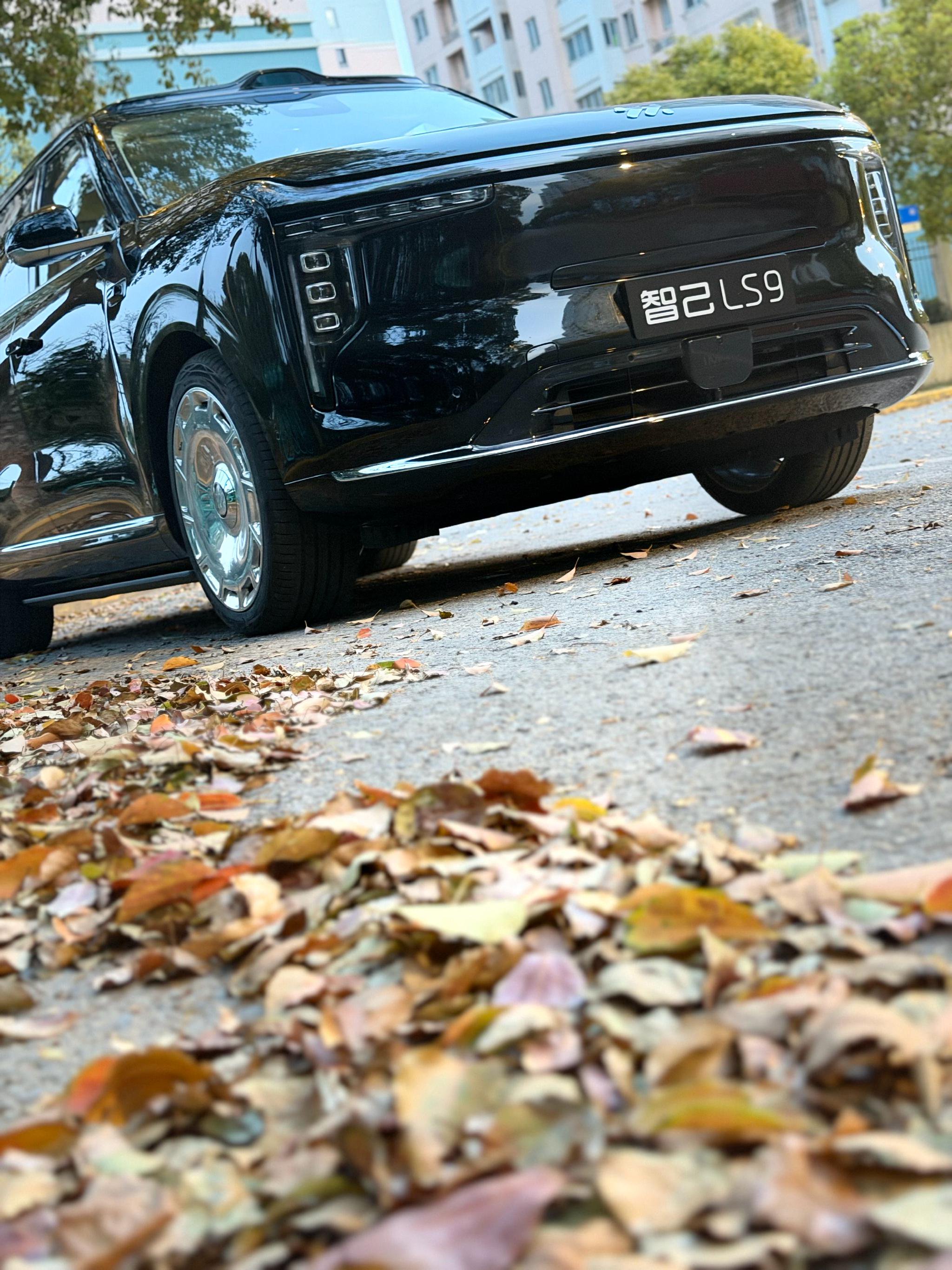 智己LS9试驾体验：5.3米大车操控灵活，续航舒适性获赞