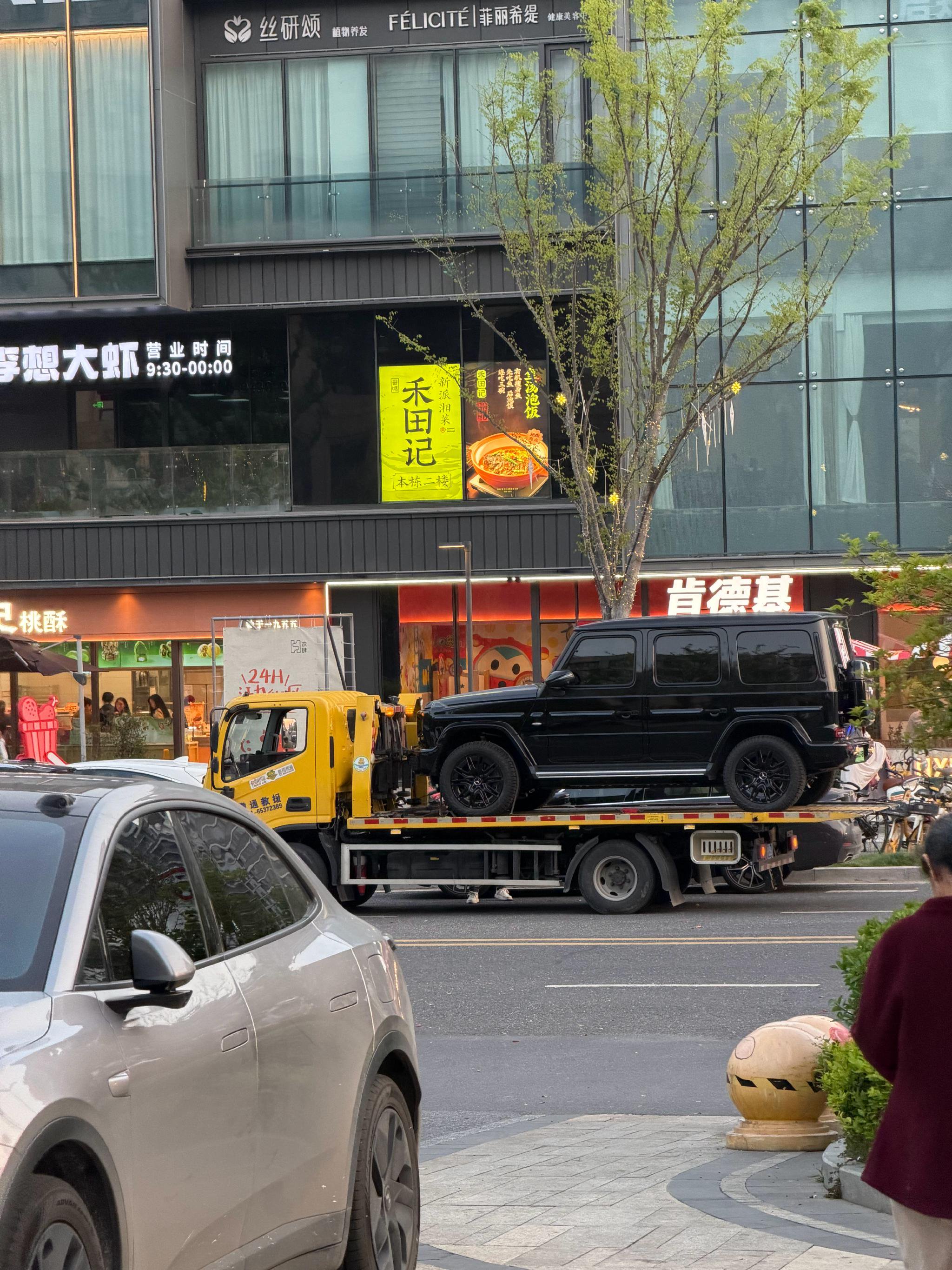 车主改装纯电大G贴膜换胎备战越野
