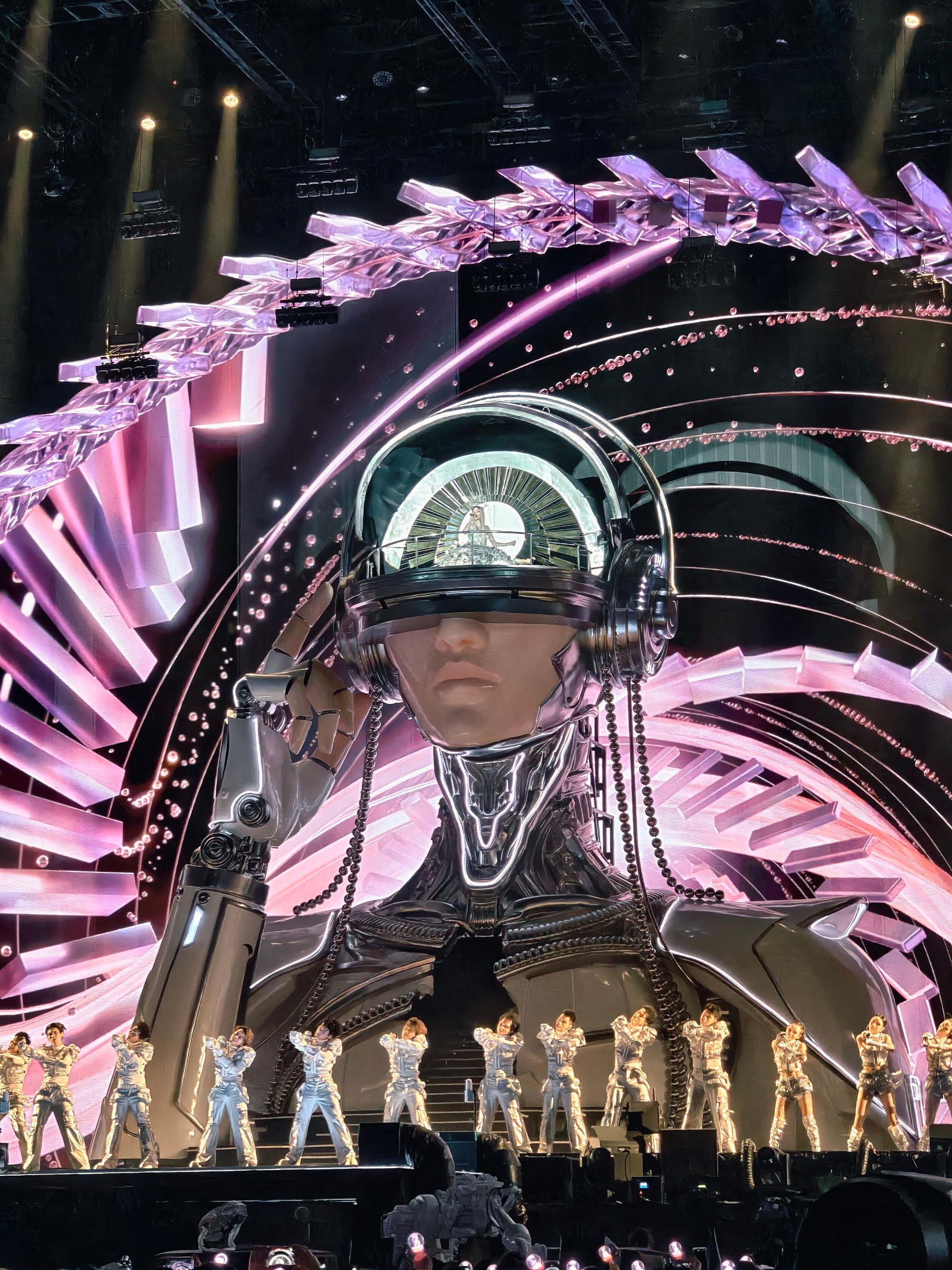 张韶涵巡演首现16米机械姬，5台moco机械臂打造裸眼3D