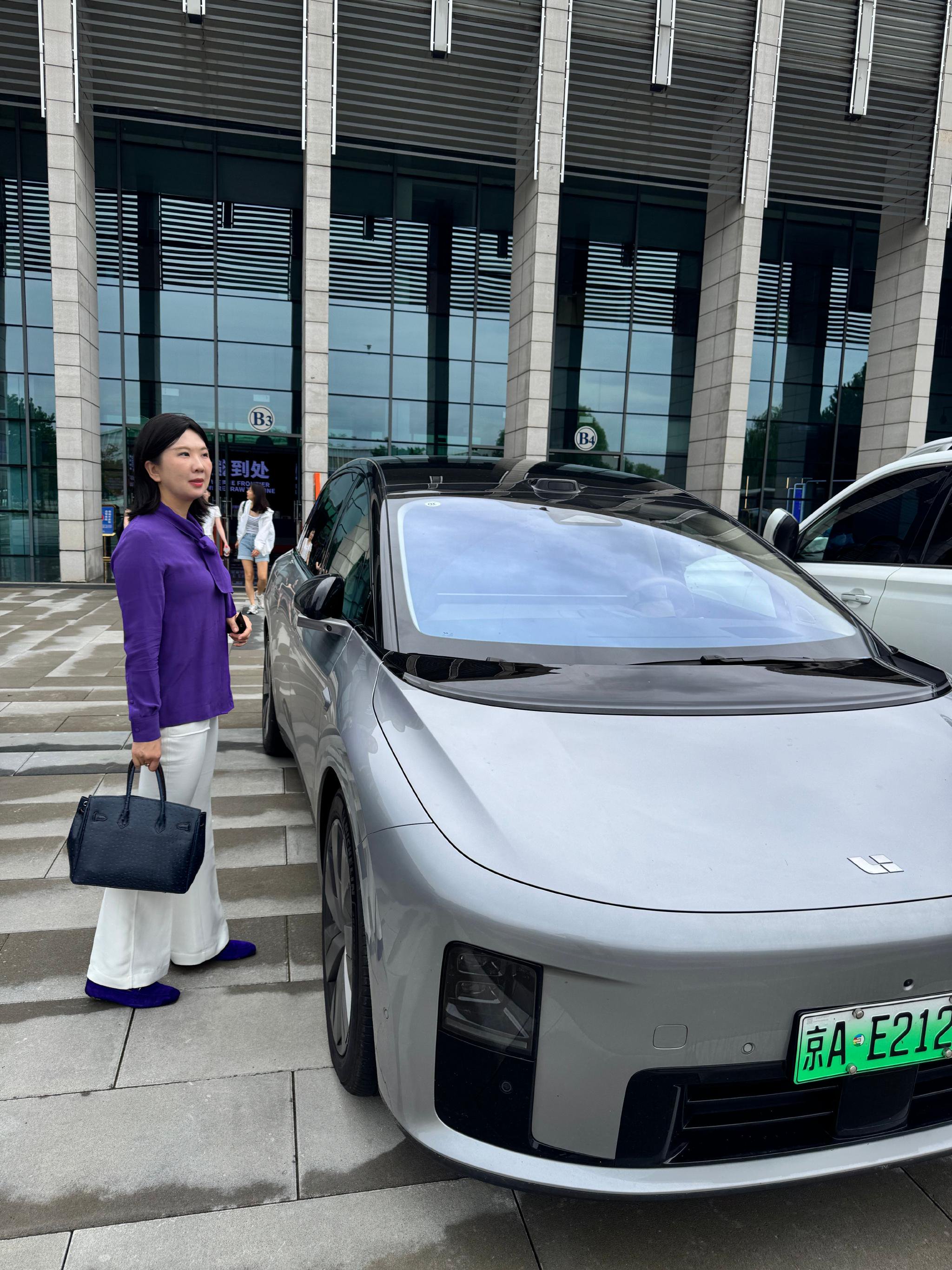 中考志愿填报忙，理想i8打造高温移动舒适空间
