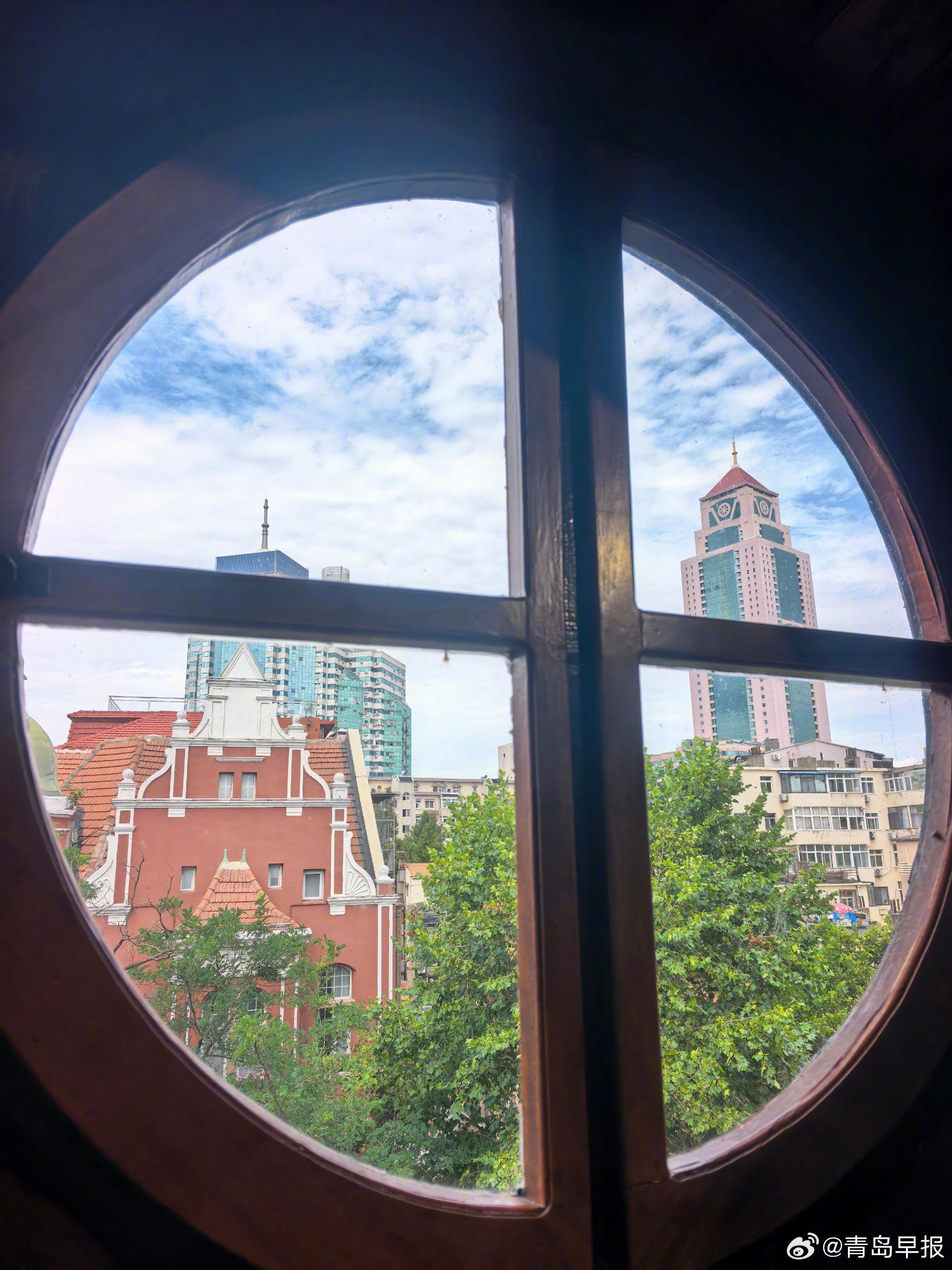 任嘉伦红房子成青岛景点，登上文旅地图