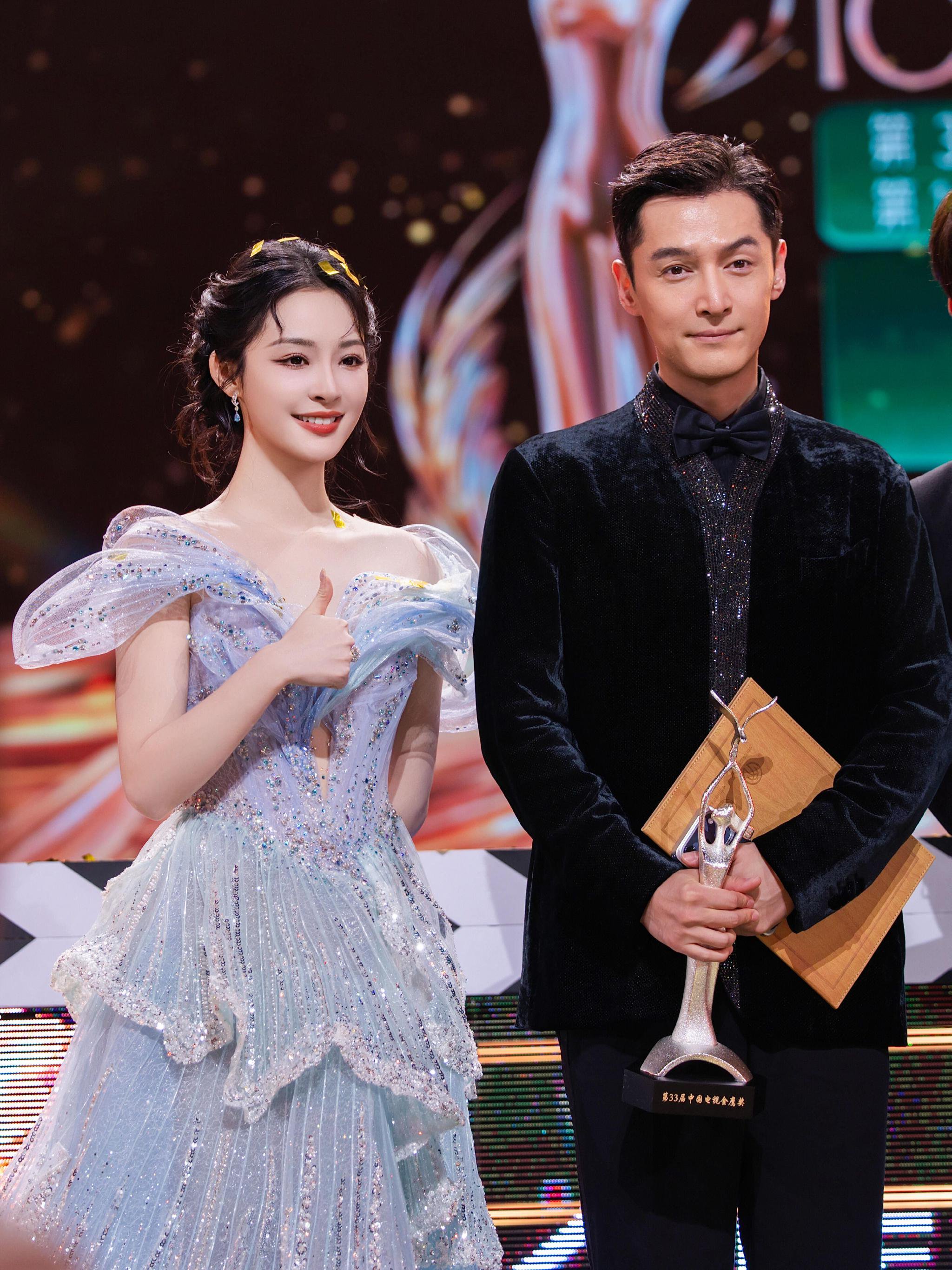 李莎旻子胡歌十年后再同框，她成更好自己