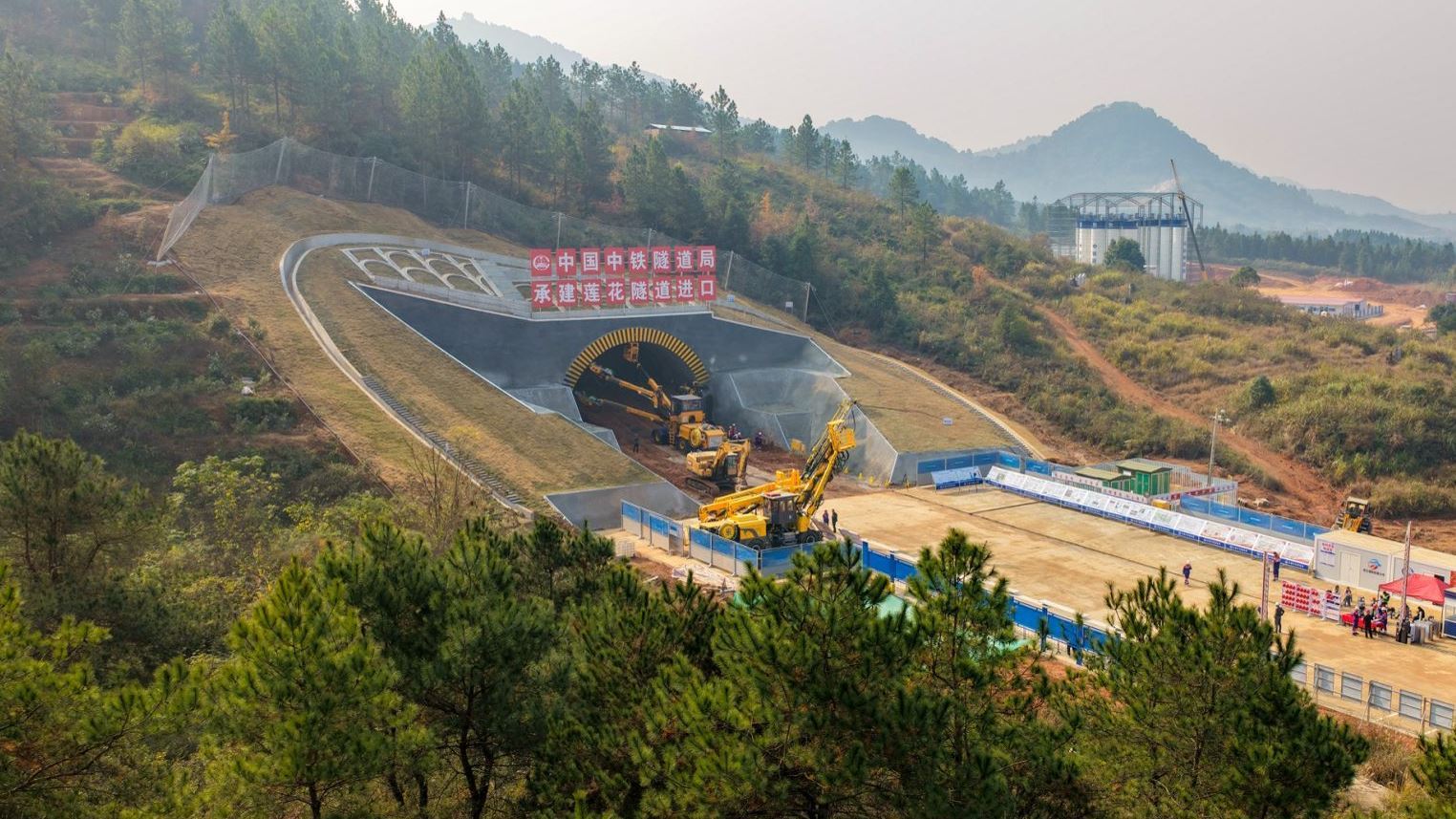 长赣高铁江西段隧道开工,厦门至重庆高铁或缩至6小时|高铁|厦门市|江西省|隧道|长沙市_新浪新闻