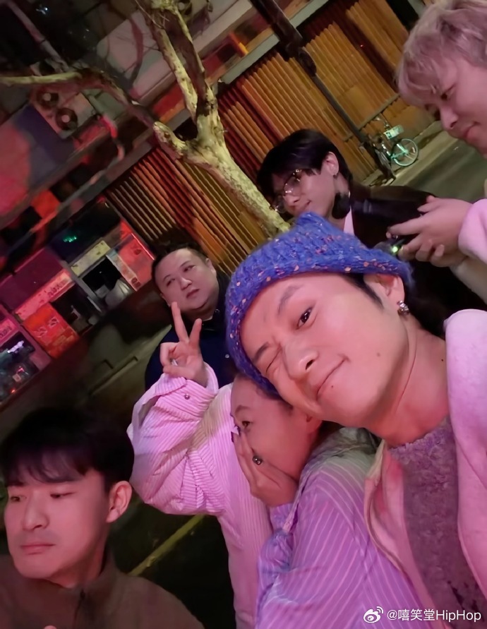 王勉、法老、小精灵三人共饮