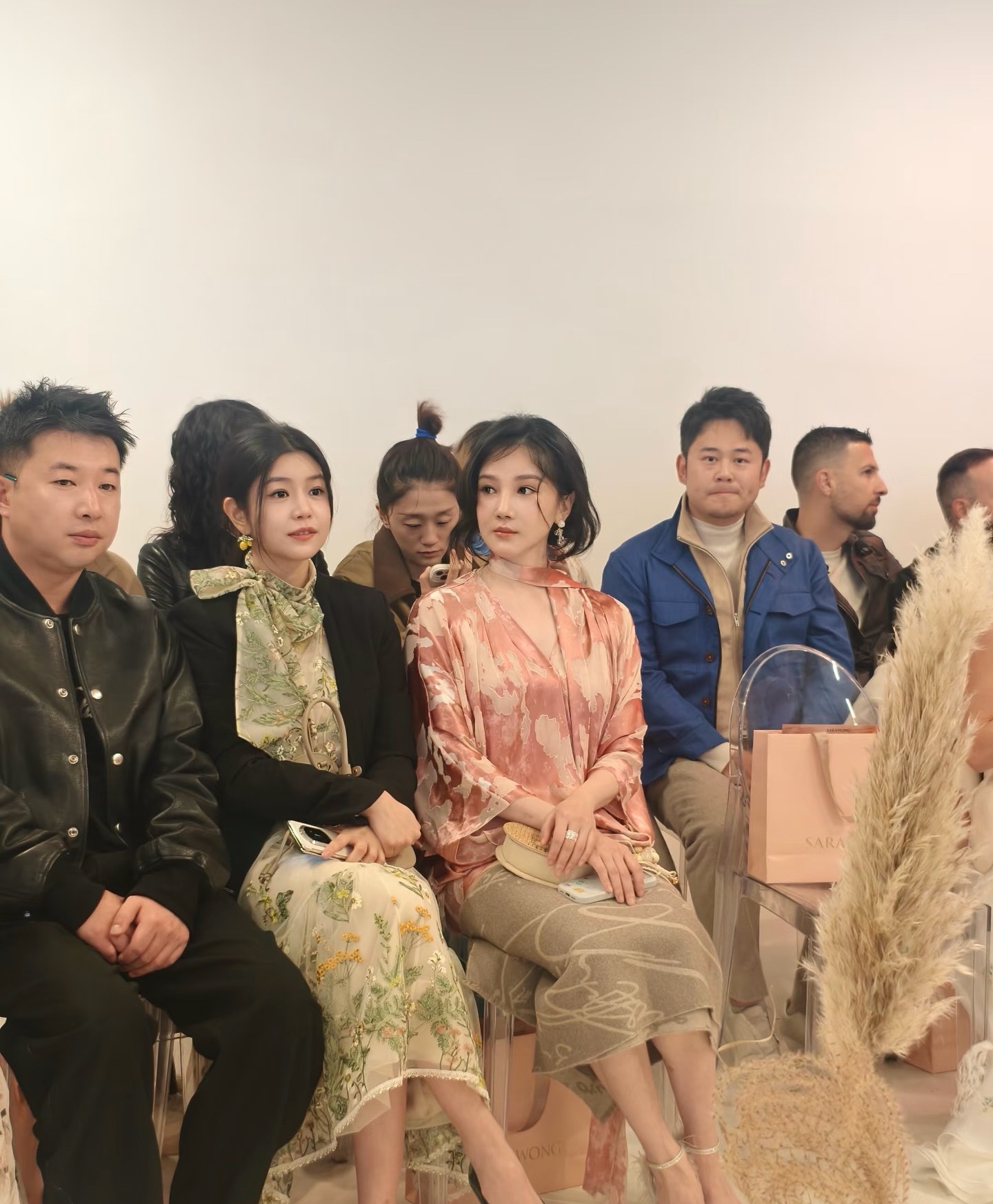 陈妍希陈小纭亮相米兰时装周