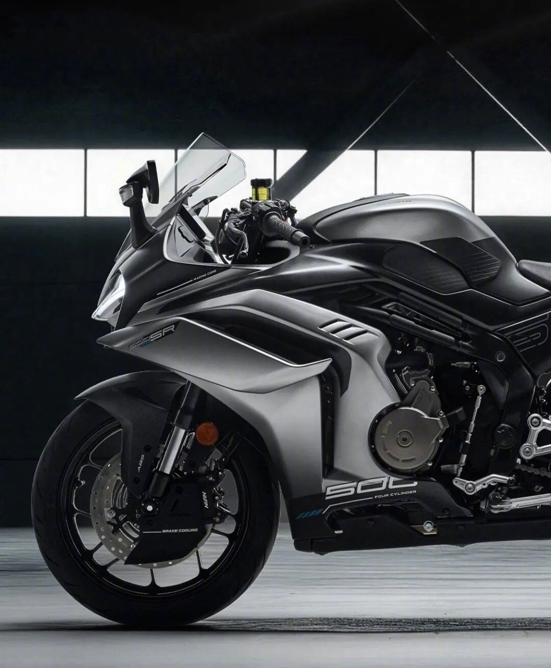 春风动力500SR摩托车发布，V4 SR-RR国内首秀