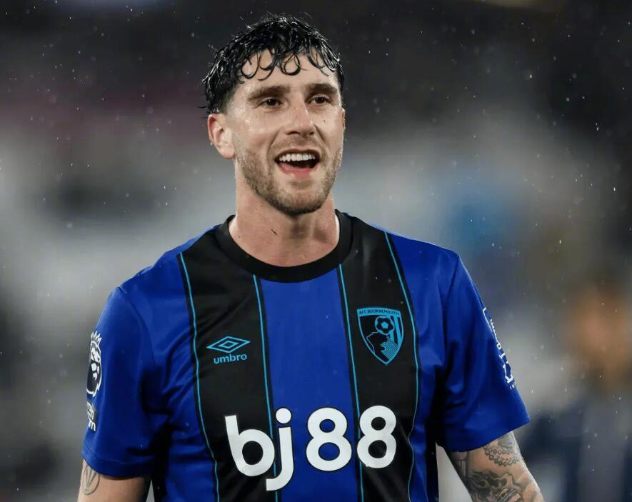 纽卡斯尔计划引进伯恩茅斯后卫塞内西，埃迪豪瞄准七名新援