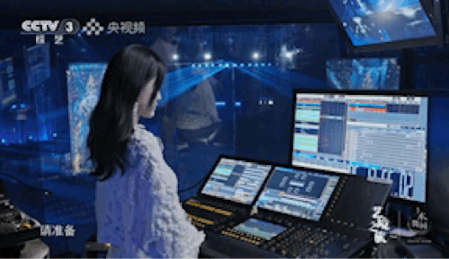 陈乔恩澳门综艺现场变身灯光师，专业操作获赞