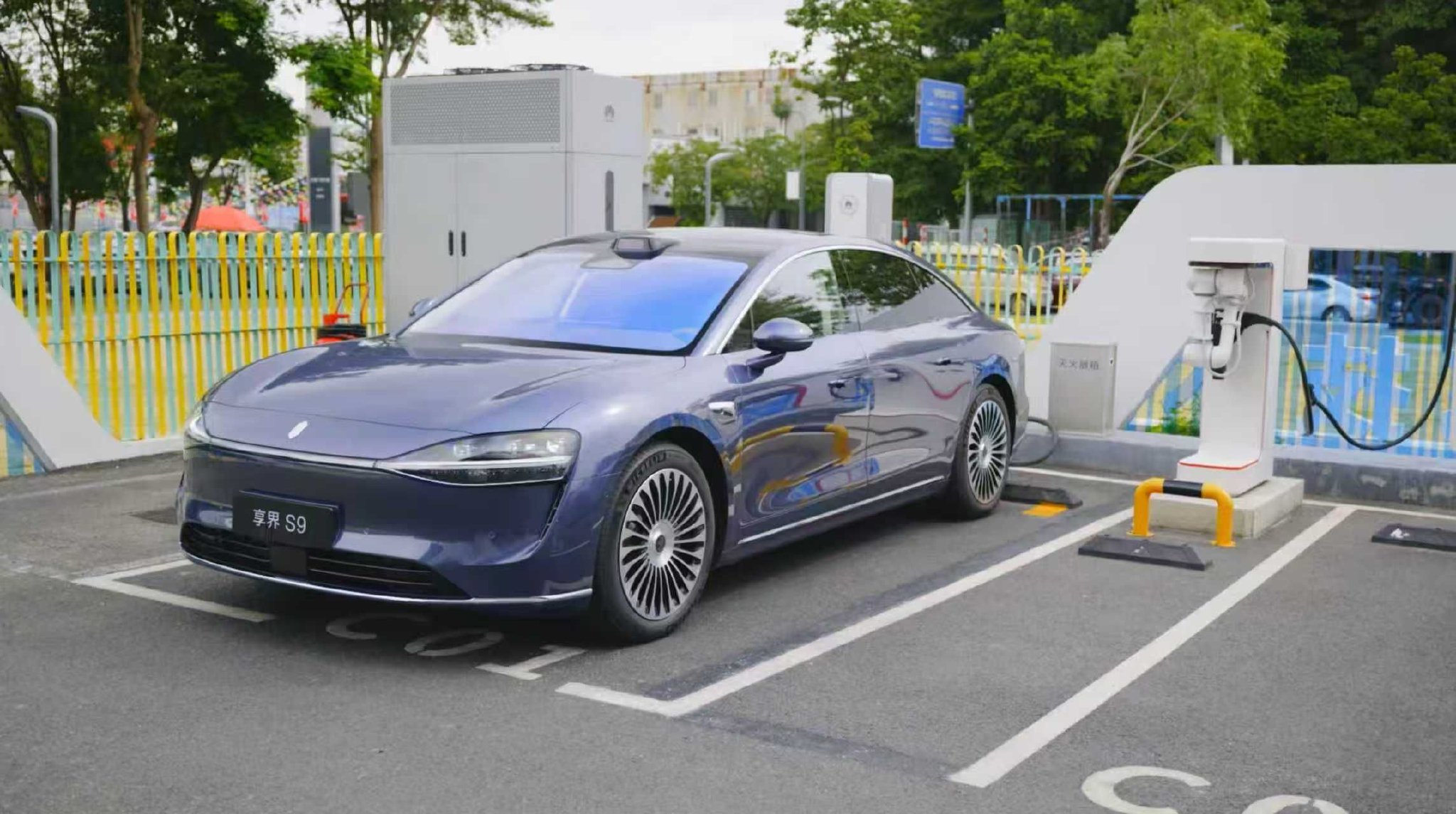 新款享界S9上市72小时小订破8000台