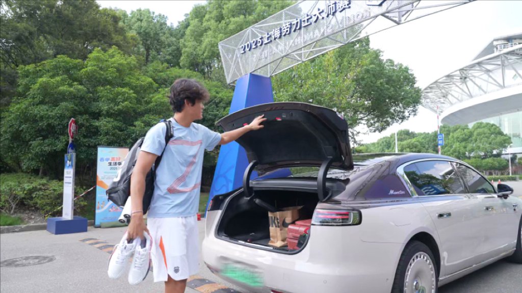 上海劳力士大师赛张之臻亮相尊界S800同款